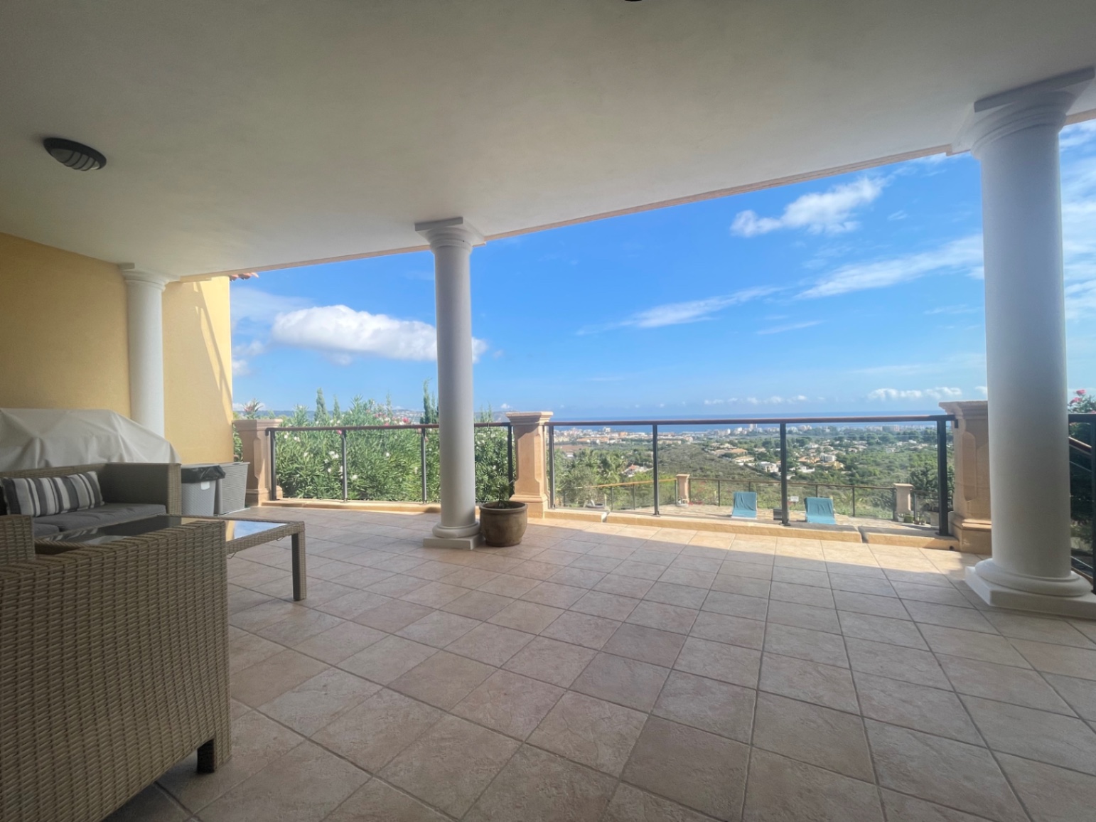 Mediterrane Villa met Panoramisch Zee- en Montgözicht in Jávea
