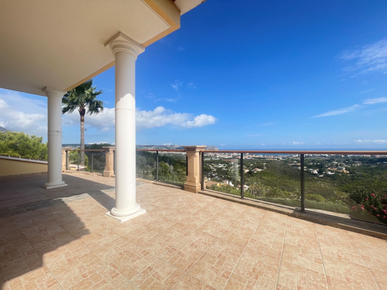 Mediterrane Villa met Panoramisch Zee- en Montgözicht in Jávea