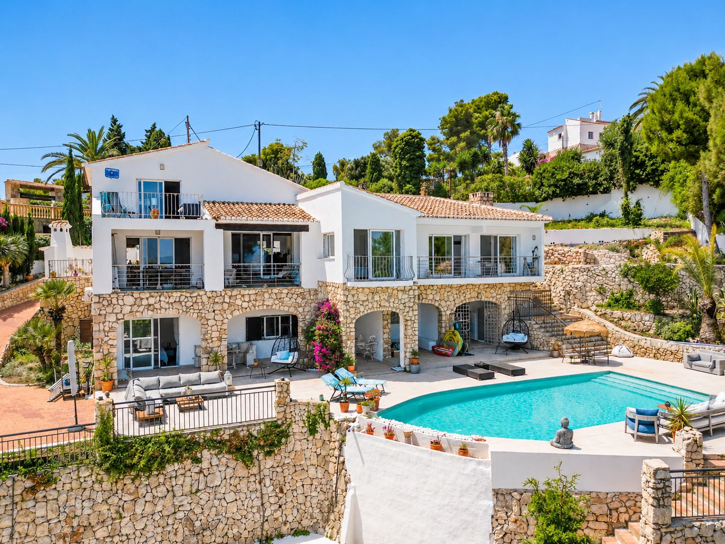 Villa de 5 habitaciones con vistas al mar en venta en Jávea.
