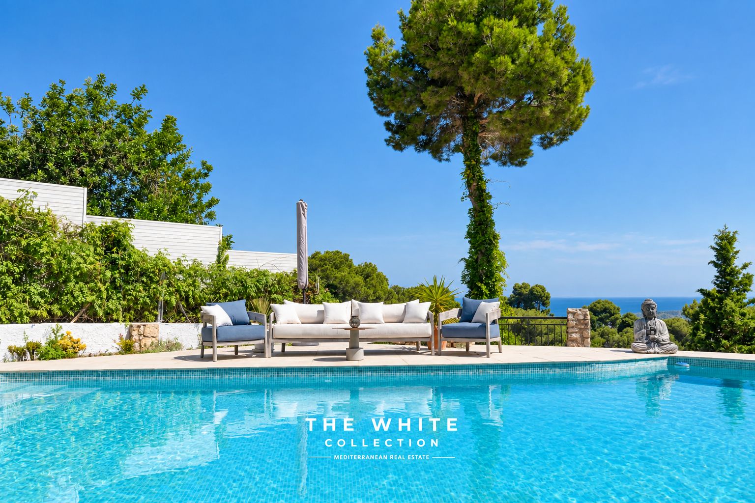 Villa de 5 habitaciones con vistas al mar en venta en Jávea.