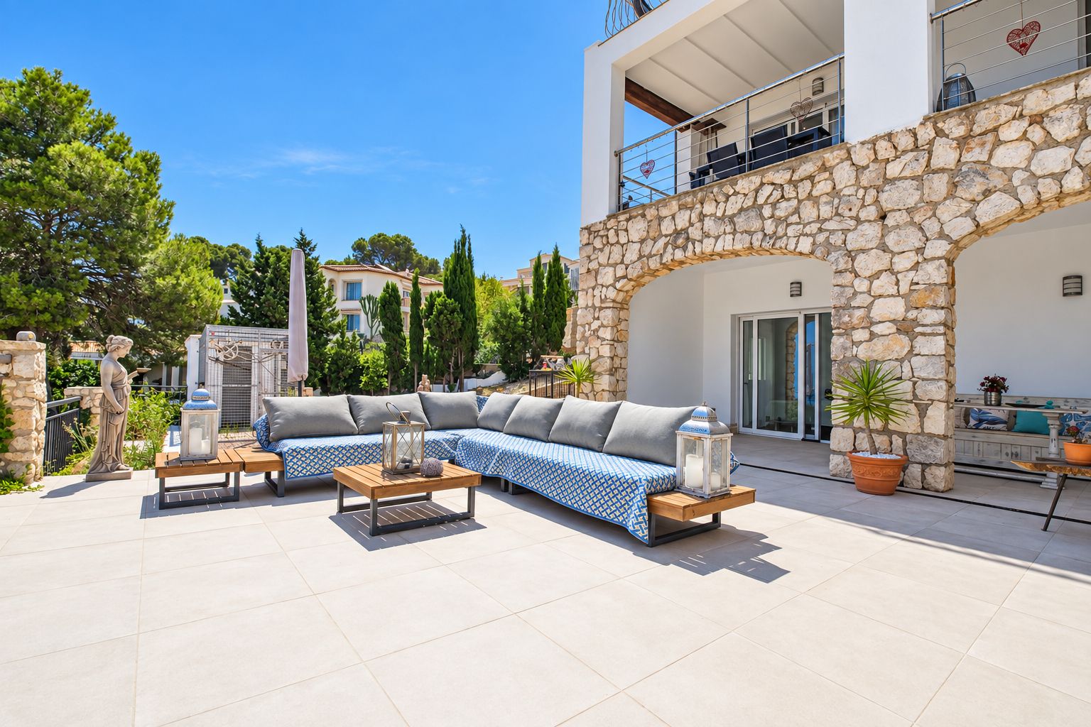 Villa de 5 habitaciones con vistas al mar en venta en Jávea.