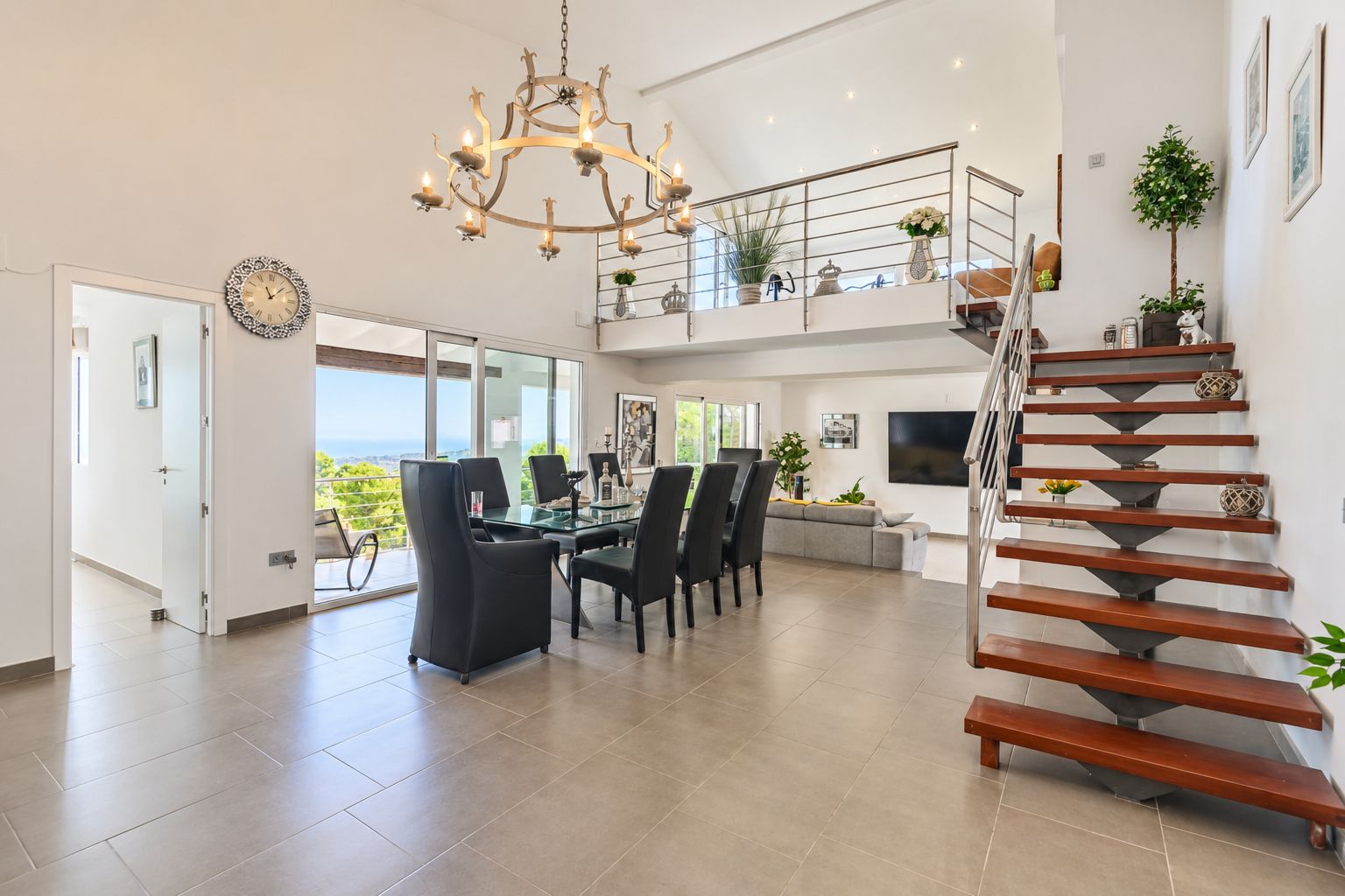 Villa de 5 habitaciones con vistas al mar en venta en Jávea.