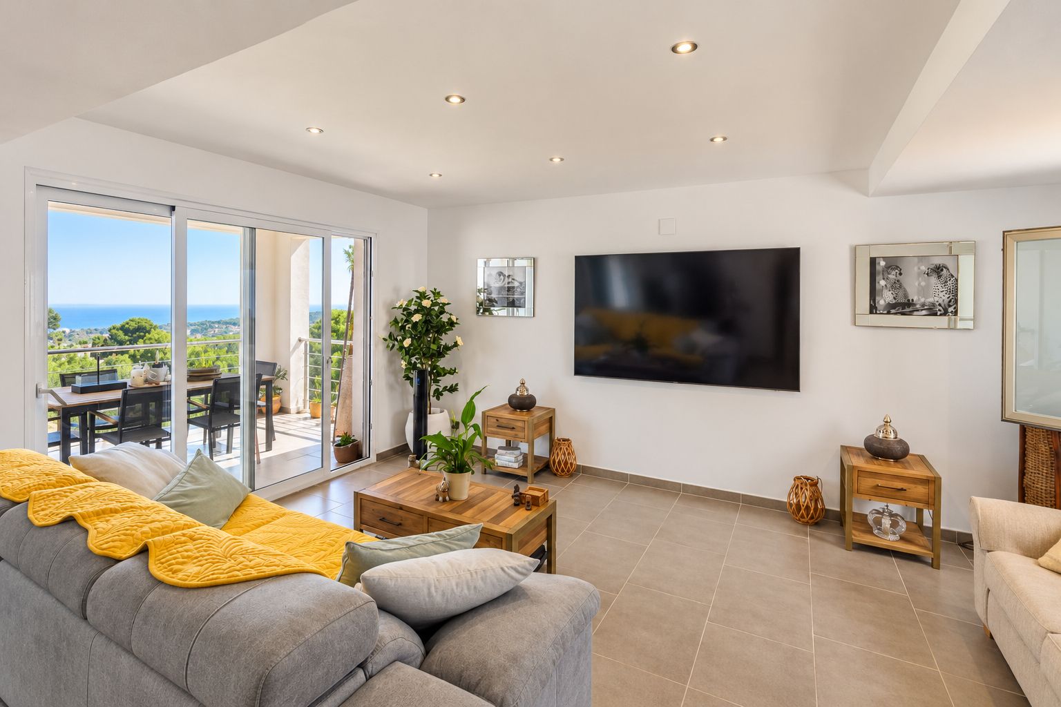 Villa de 5 habitaciones con vistas al mar en venta en Jávea.