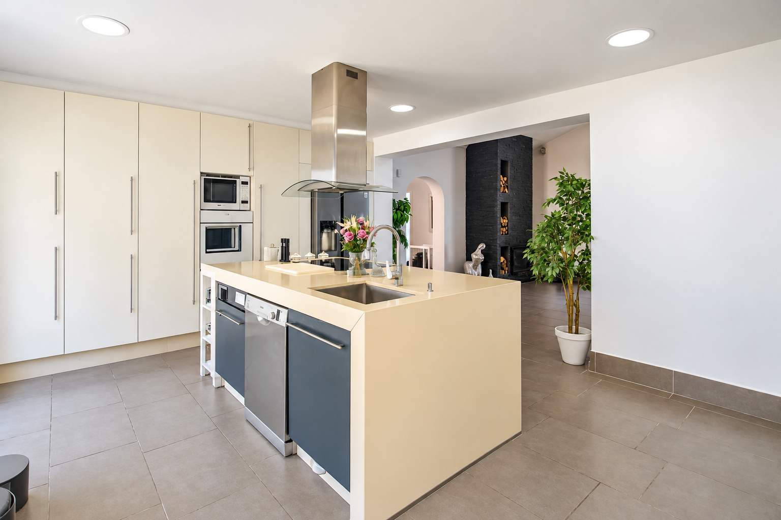 Villa de 5 habitaciones con vistas al mar en venta en Jávea.