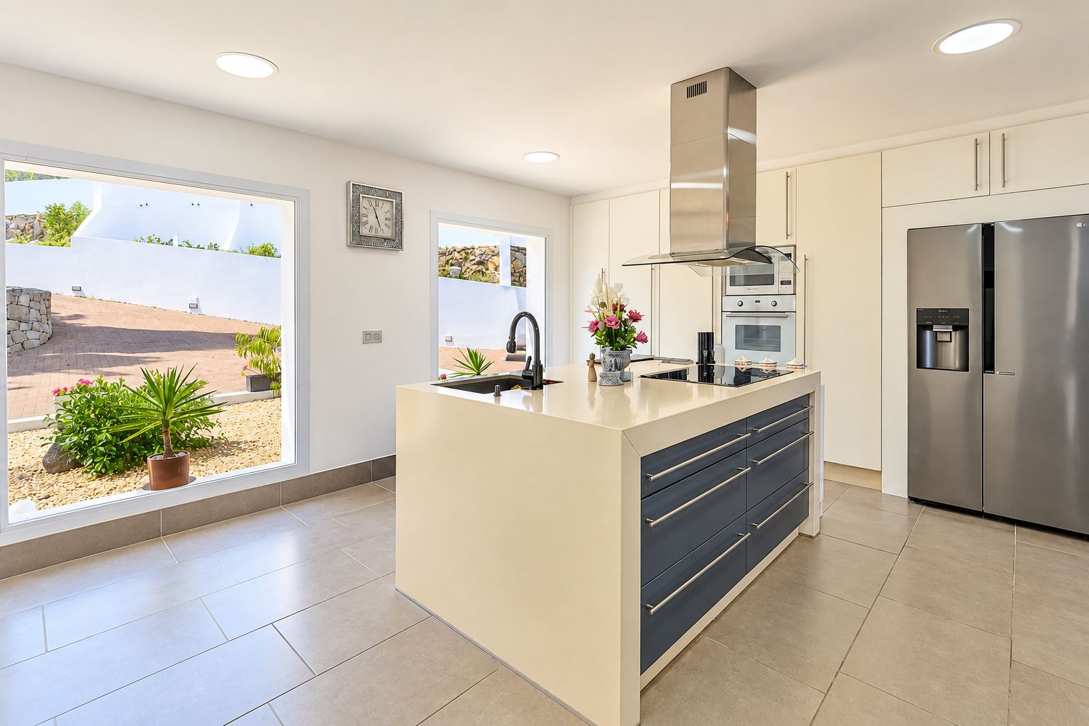 Villa de 5 habitaciones con vistas al mar en venta en Jávea.