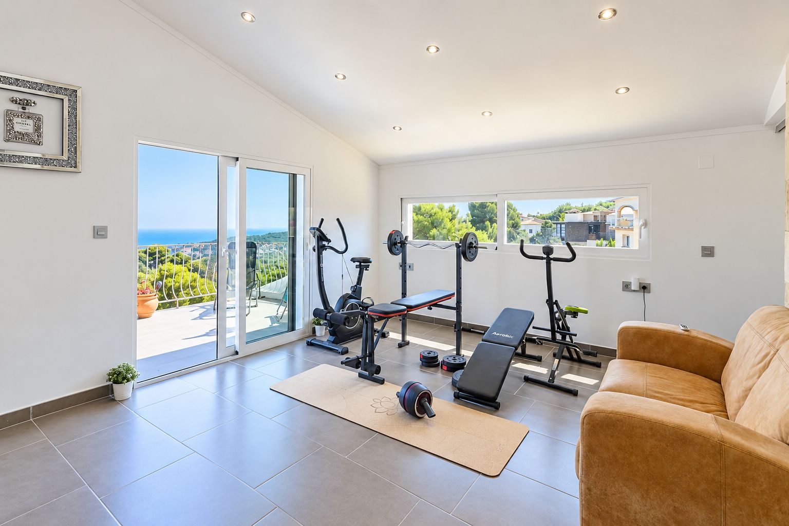 Villa de 5 habitaciones con vistas al mar en venta en Jávea.