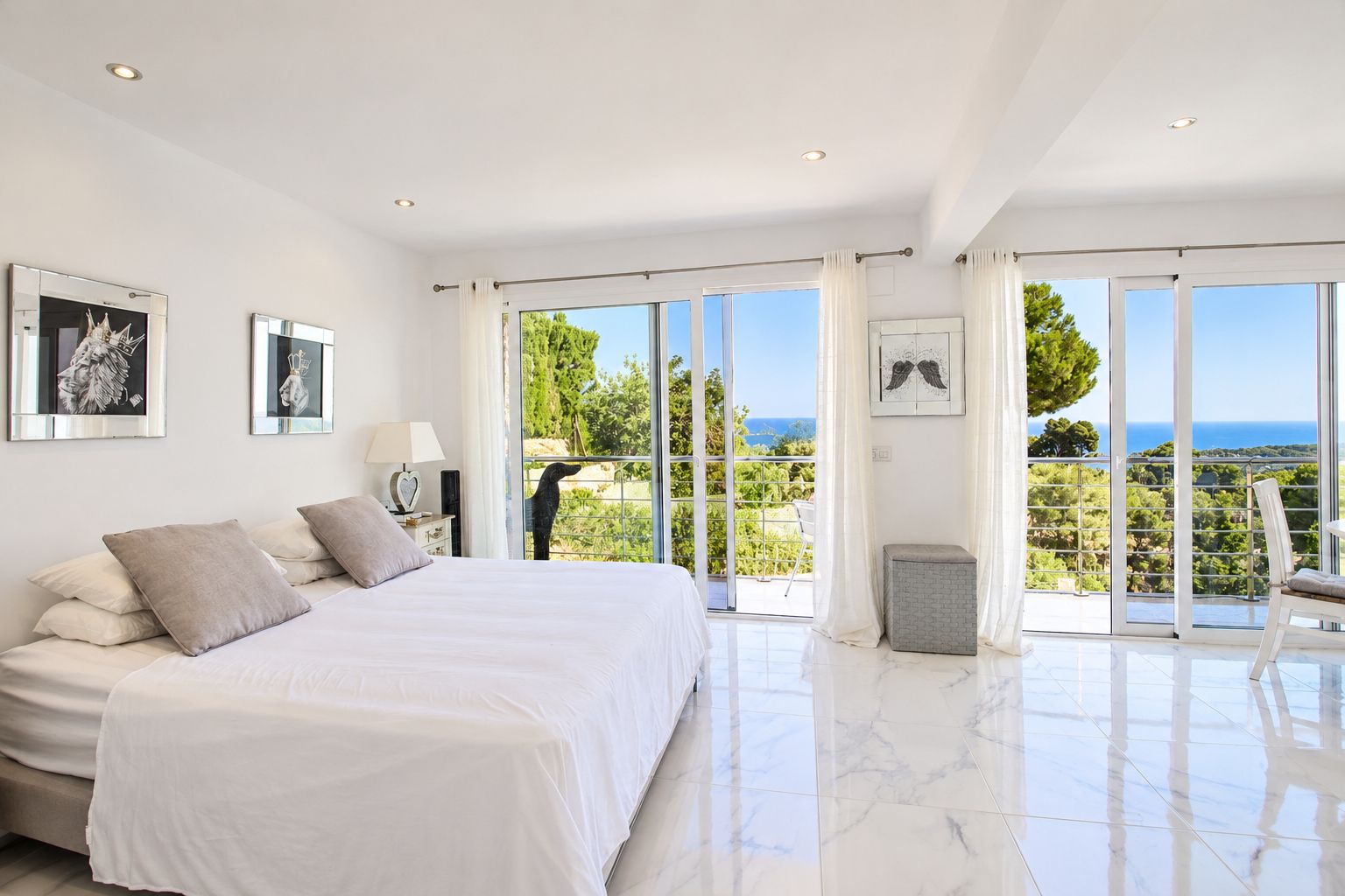 Villa de 5 habitaciones con vistas al mar en venta en Jávea.