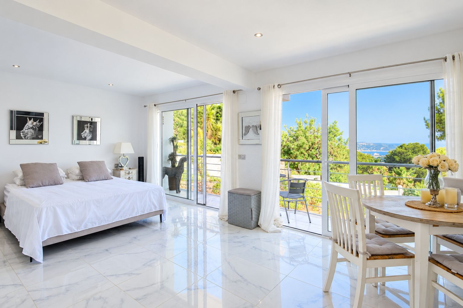 Villa de 5 habitaciones con vistas al mar en venta en Jávea.