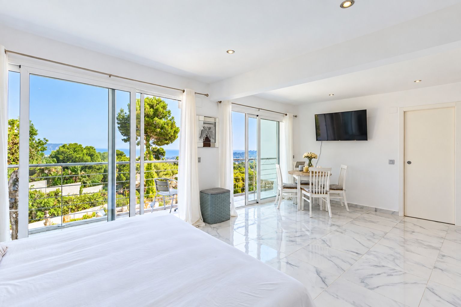 Villa de 5 habitaciones con vistas al mar en venta en Jávea.