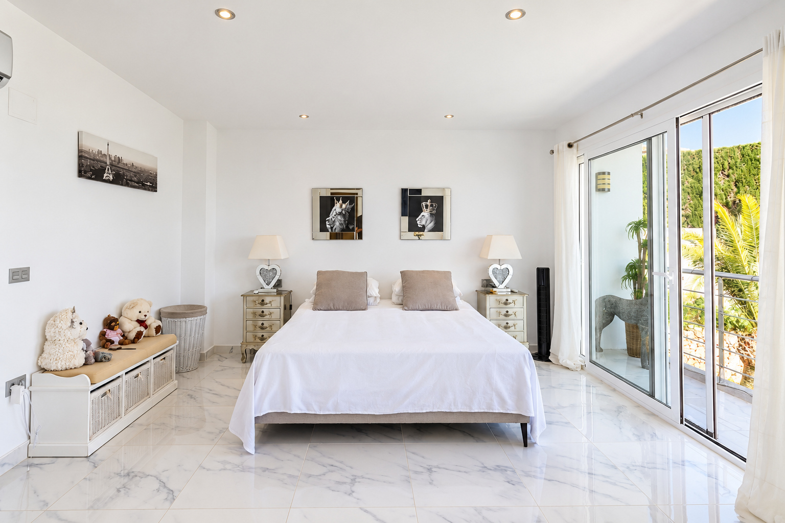 Villa de 5 habitaciones con vistas al mar en venta en Jávea.