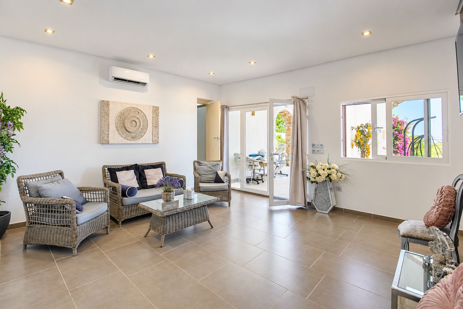 Villa de 5 habitaciones con vistas al mar en venta en Jávea.