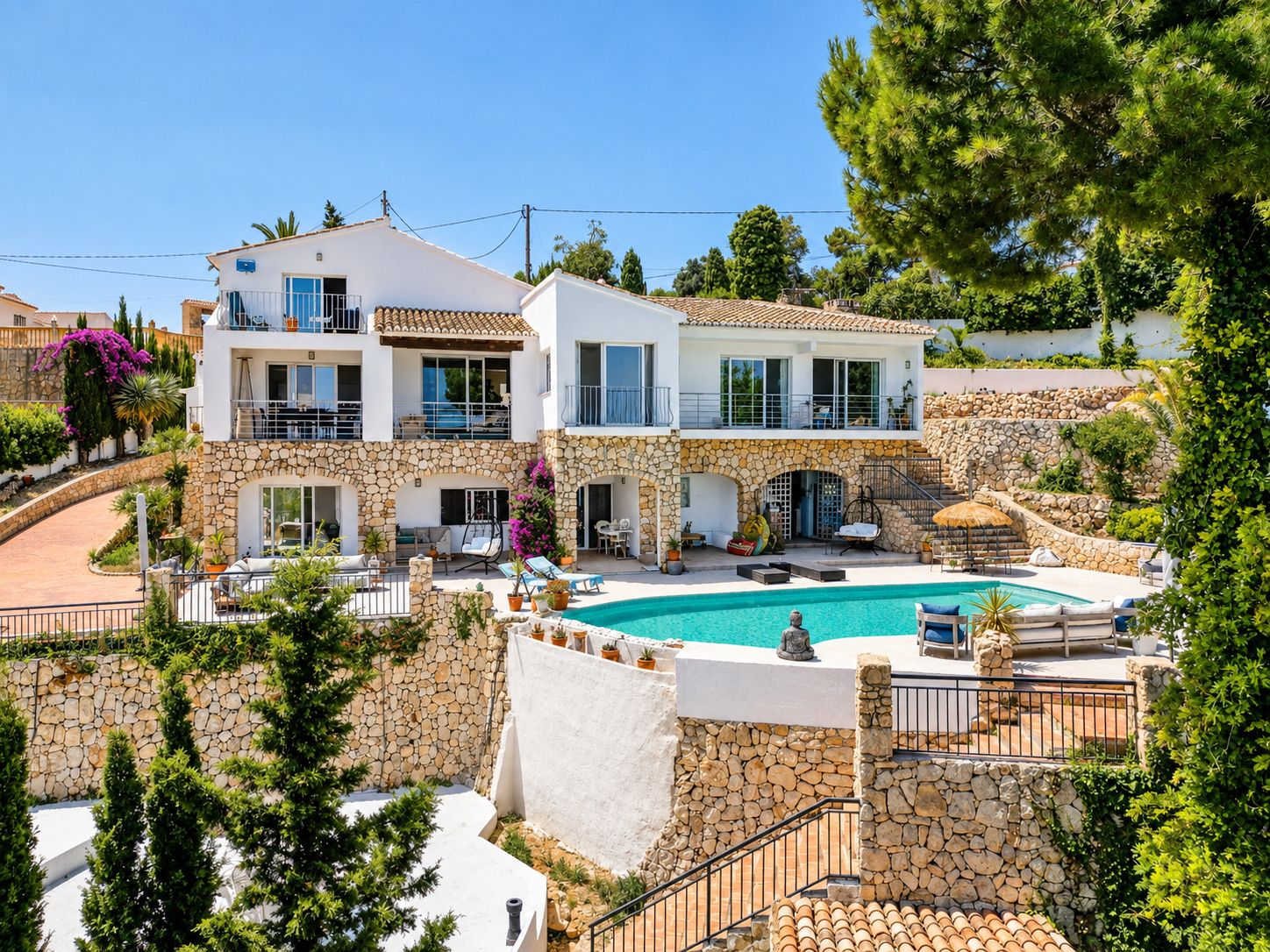 Villa de 5 habitaciones con vistas al mar en venta en Jávea.