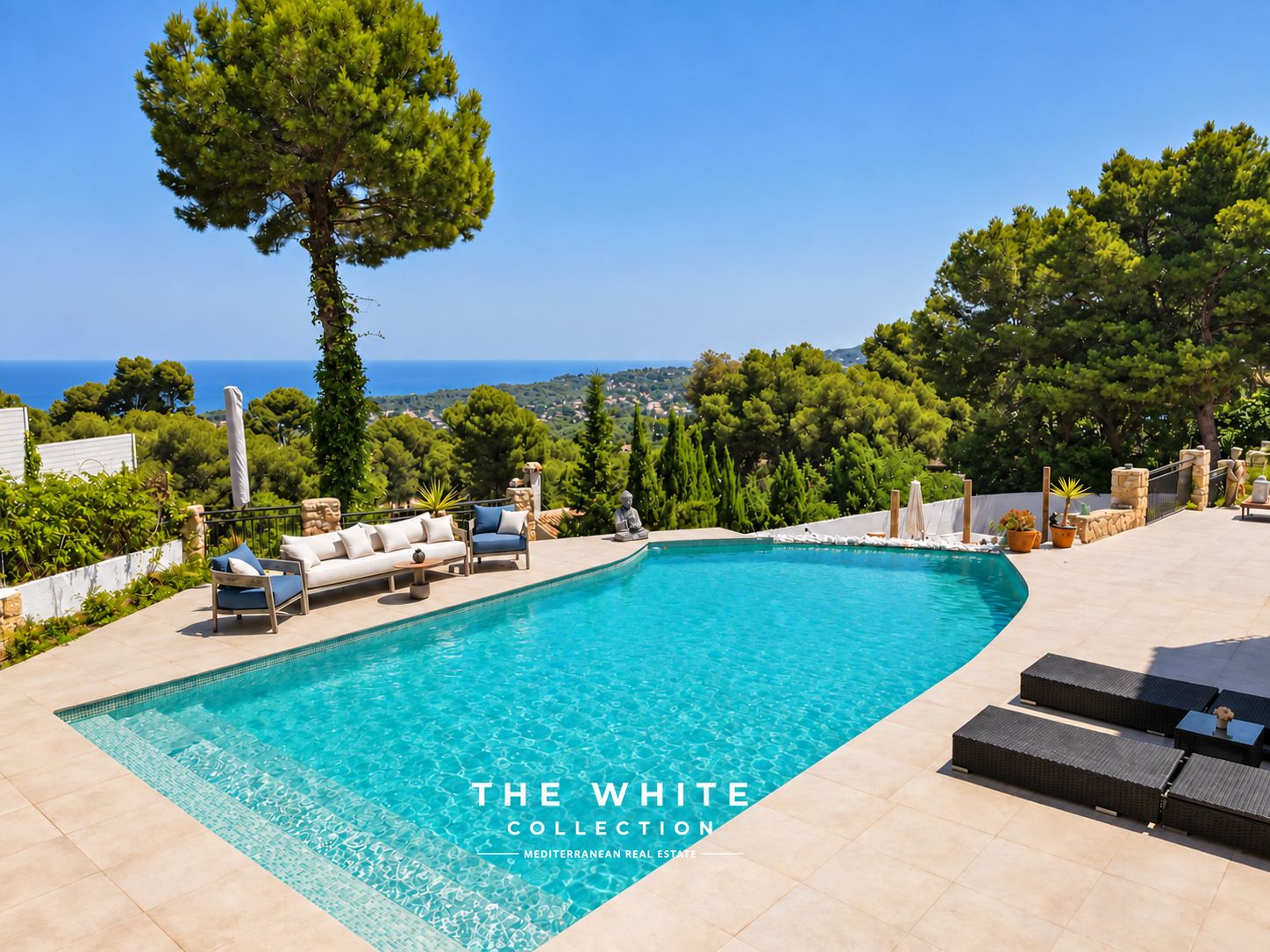 Villa de 5 habitaciones con vistas al mar en venta en Jávea.