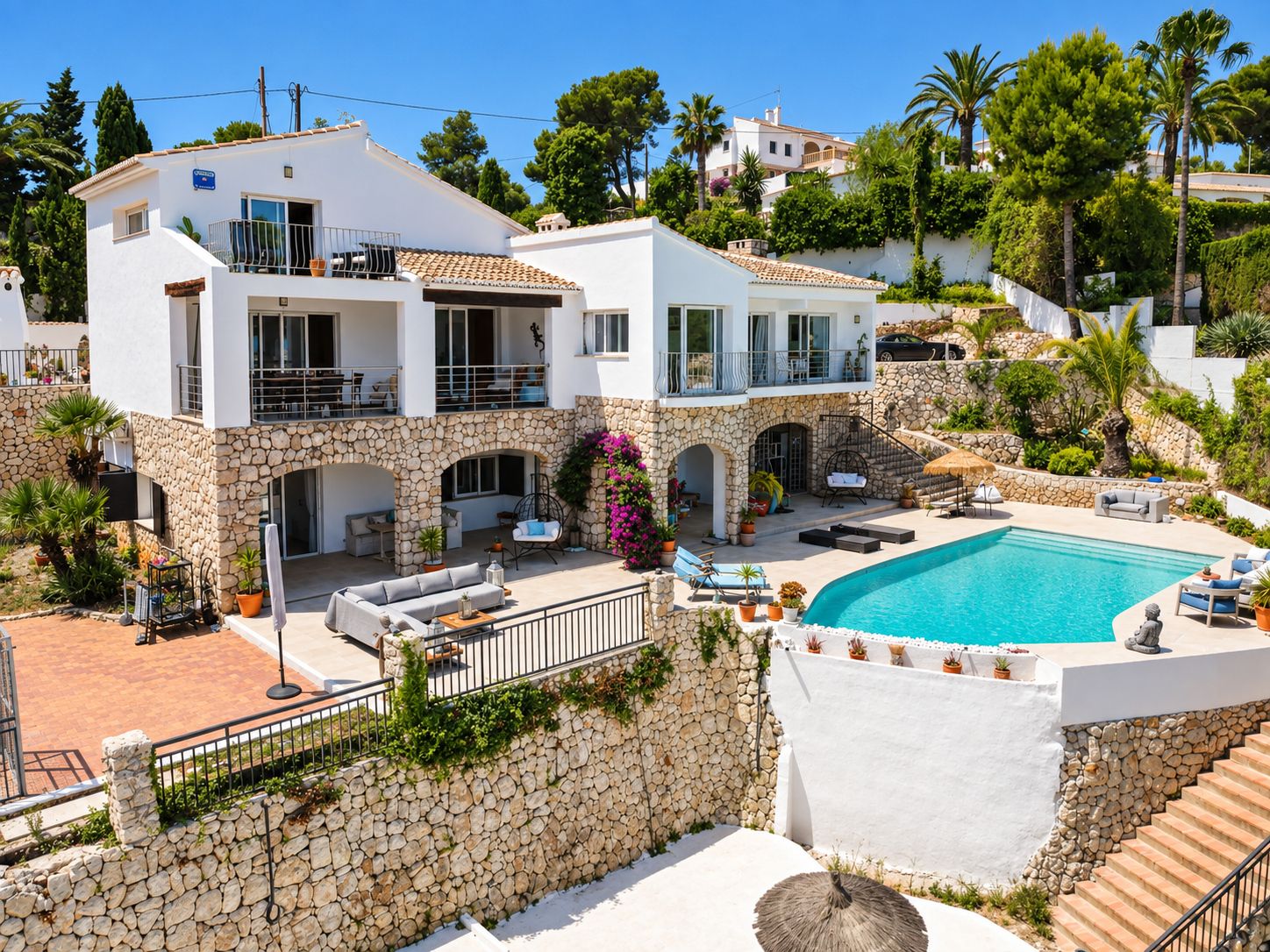 Villa de 5 habitaciones con vistas al mar en venta en Jávea.