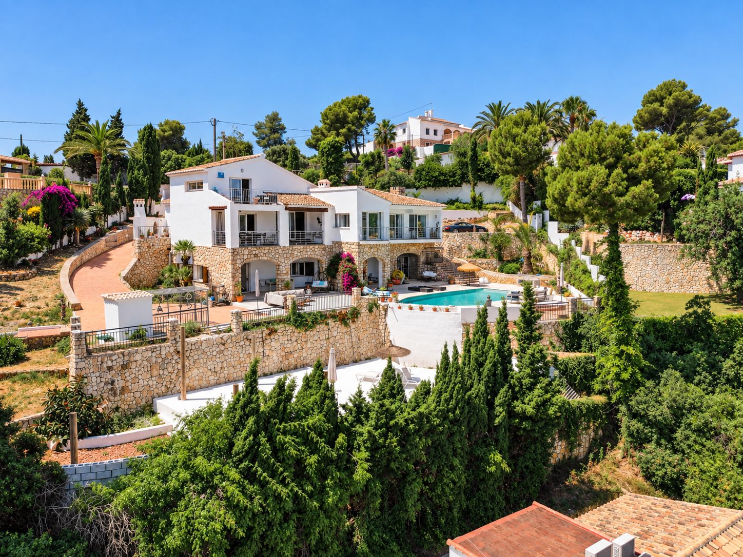 Villa de 5 habitaciones con vistas al mar en venta en Jávea.