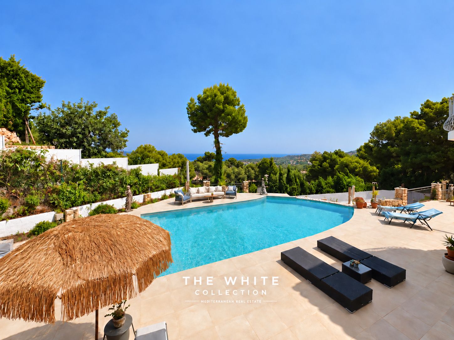 Villa de 5 habitaciones con vistas al mar en venta en Jávea.