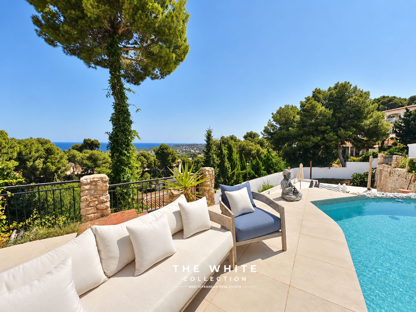 Villa de 5 habitaciones con vistas al mar en venta en Jávea.