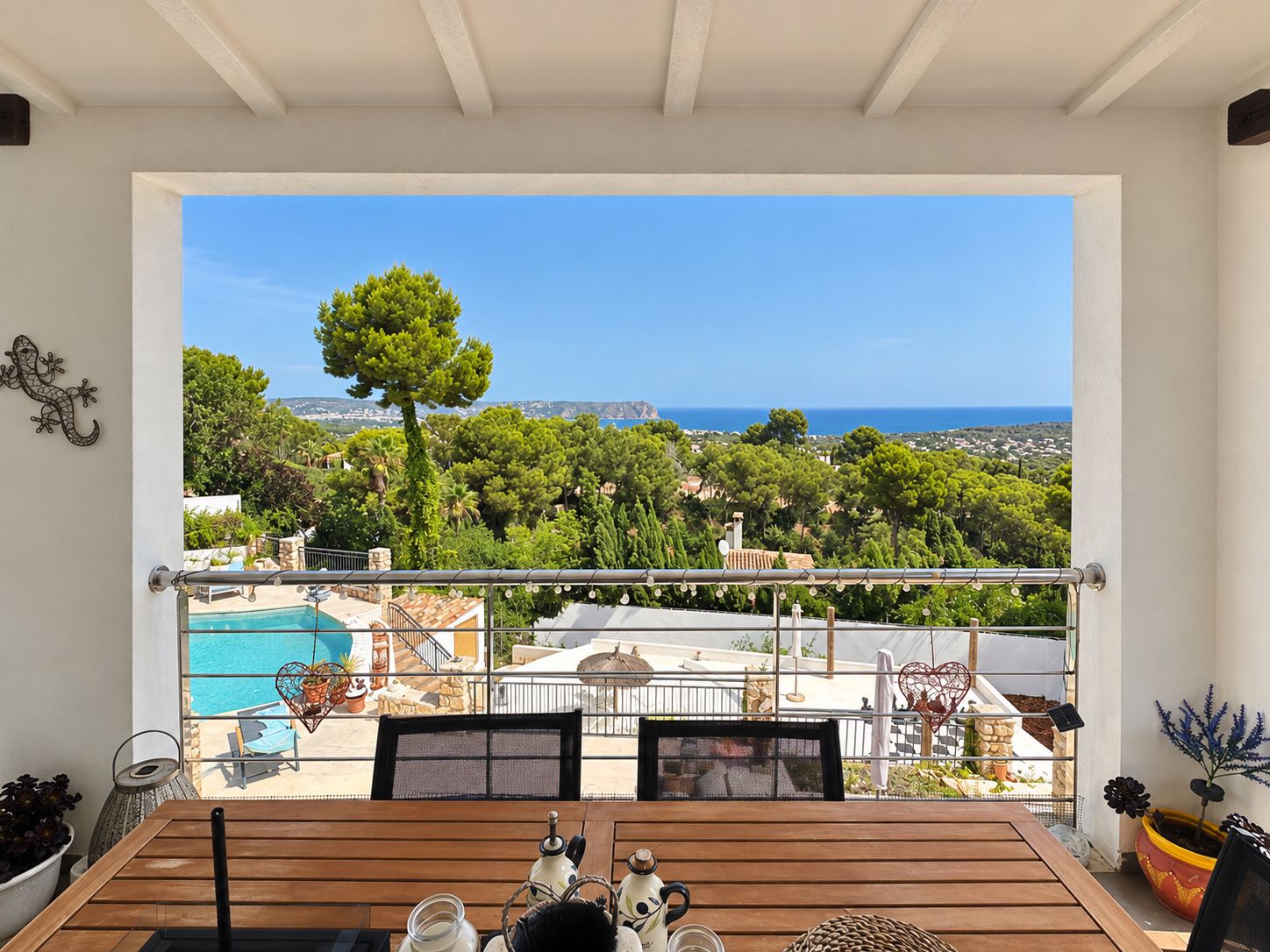 Villa de 5 habitaciones con vistas al mar en venta en Jávea.