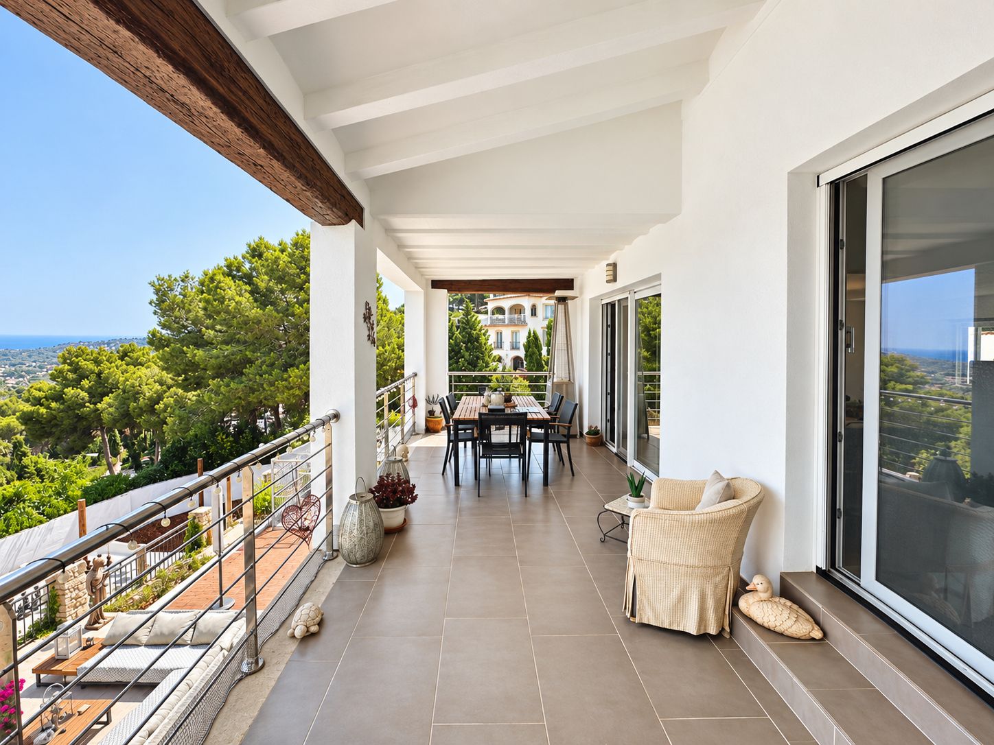 Villa de 5 habitaciones con vistas al mar en venta en Jávea.