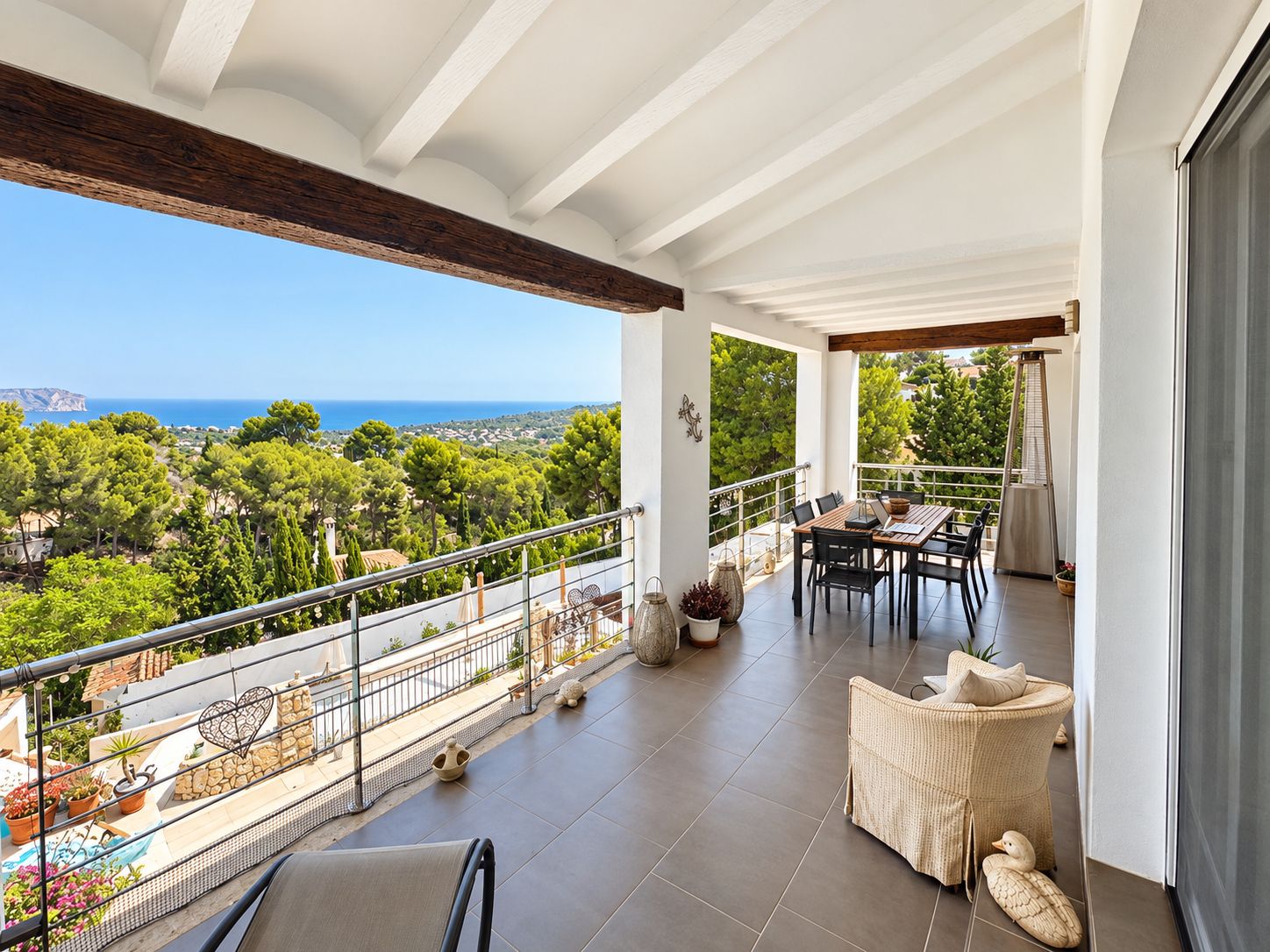 Villa de 5 habitaciones con vistas al mar en venta en Jávea.