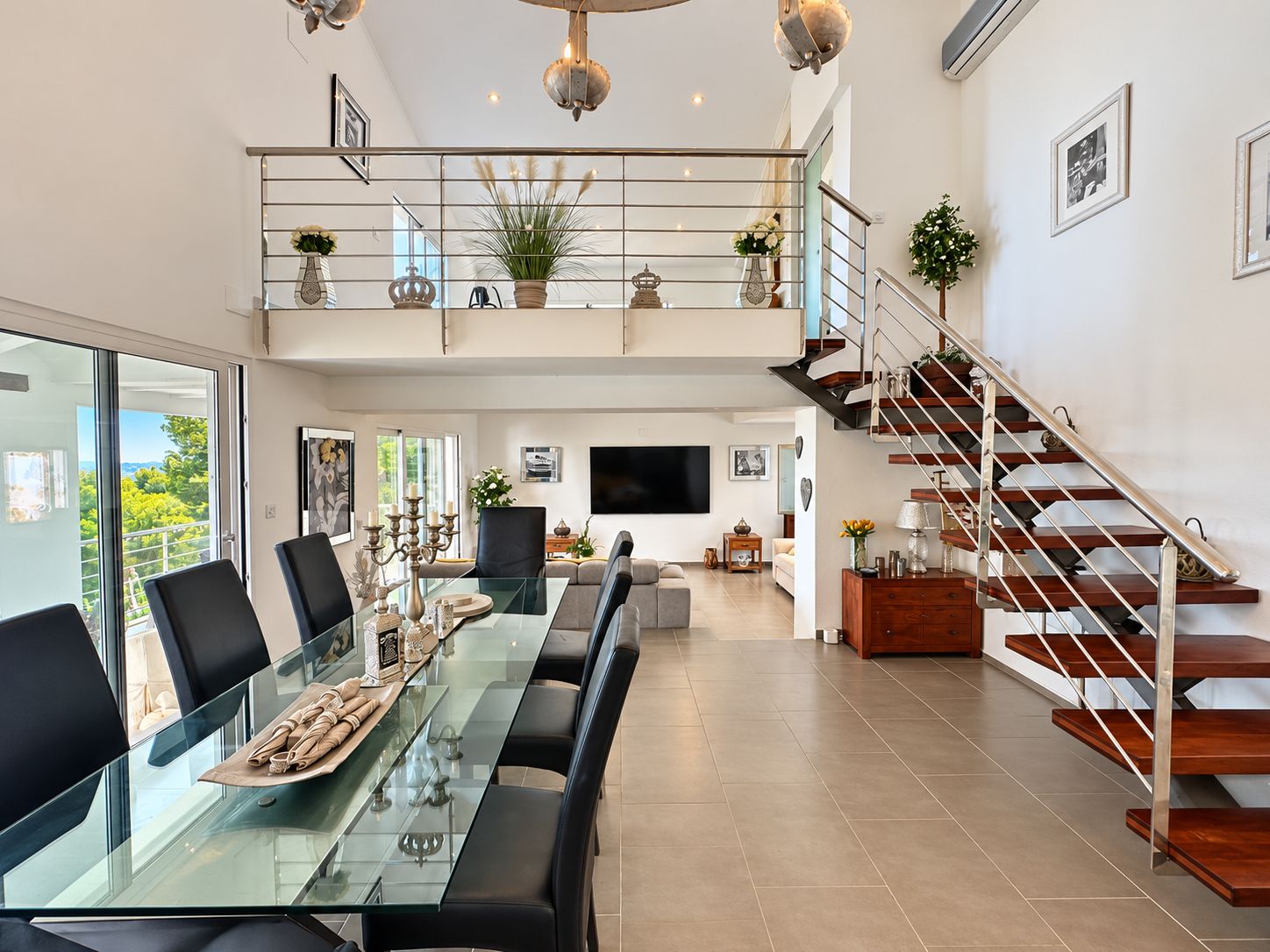 Villa de 5 habitaciones con vistas al mar en venta en Jávea.