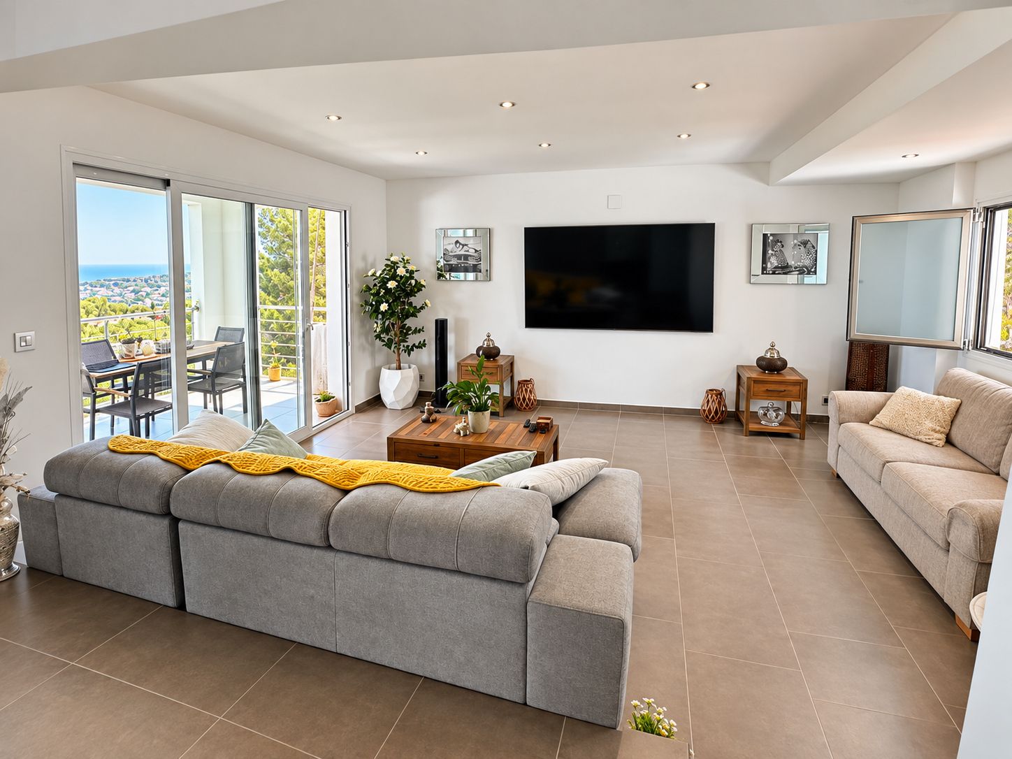 Villa de 5 habitaciones con vistas al mar en venta en Jávea.