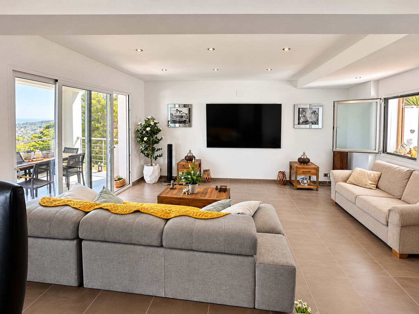 Villa de 5 habitaciones con vistas al mar en venta en Jávea.