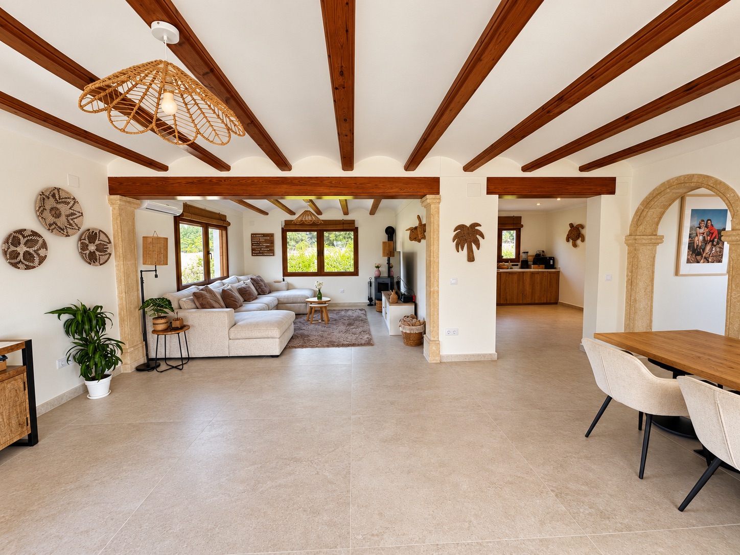 Charmante villa de 6 chambres à vendre à Javea, près de la vieille ville et de l'école internationale.