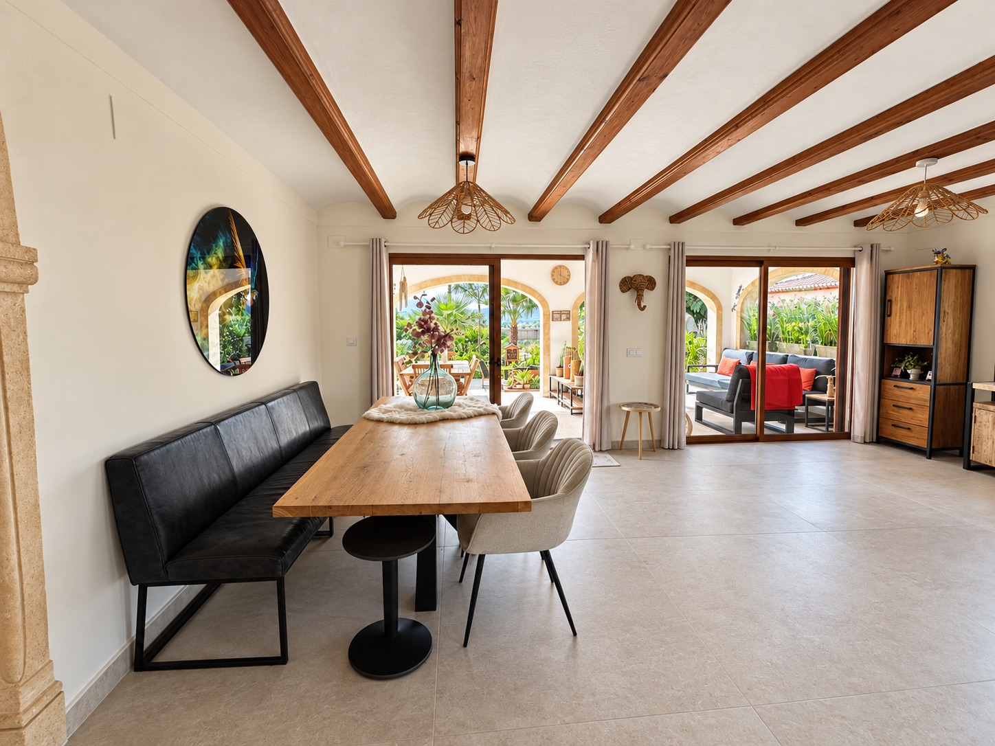 Charmante villa de 6 chambres à vendre à Javea, près de la vieille ville et de l'école internationale.