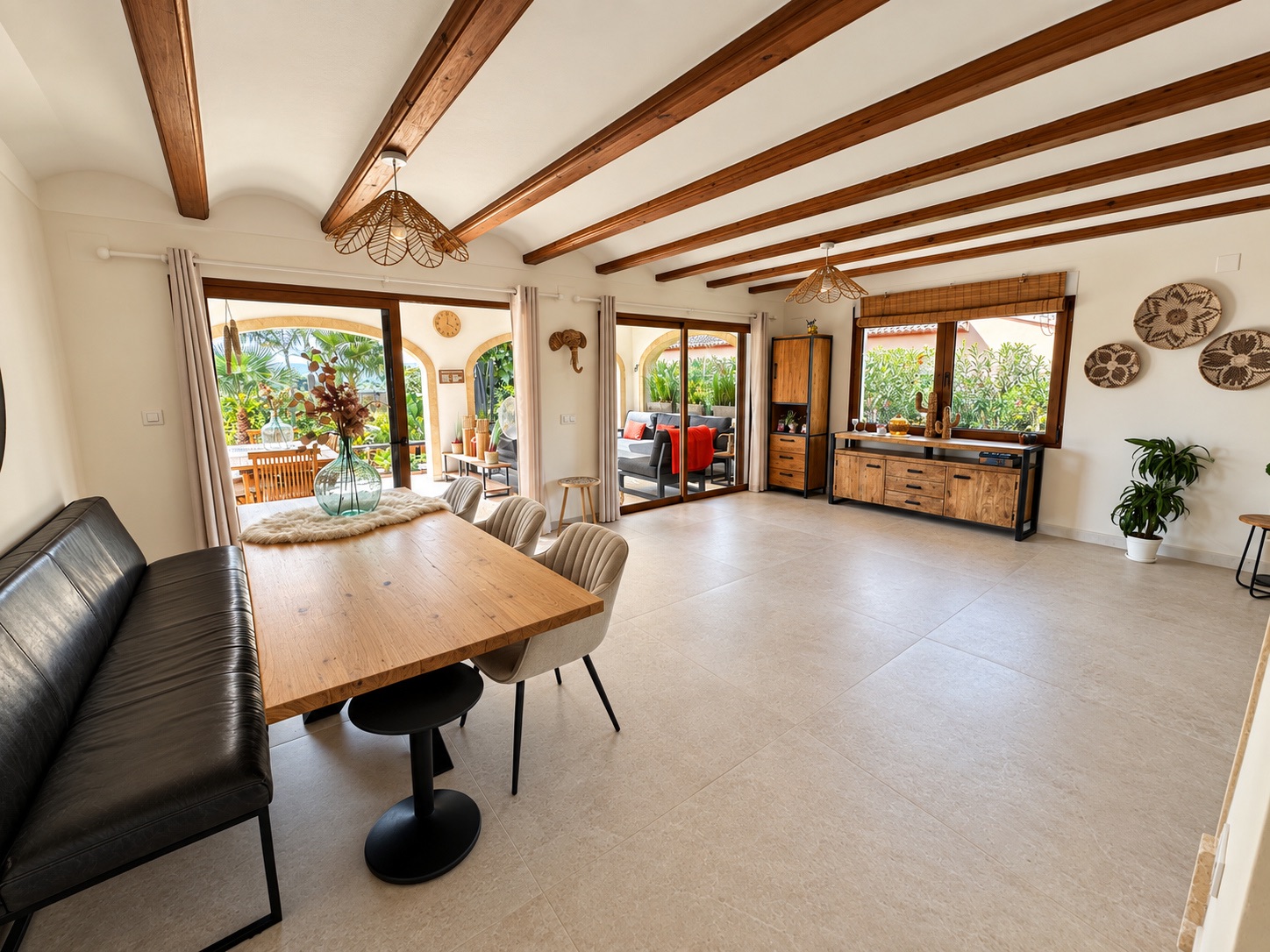 Charmante villa de 6 chambres à vendre à Javea, près de la vieille ville et de l'école internationale.
