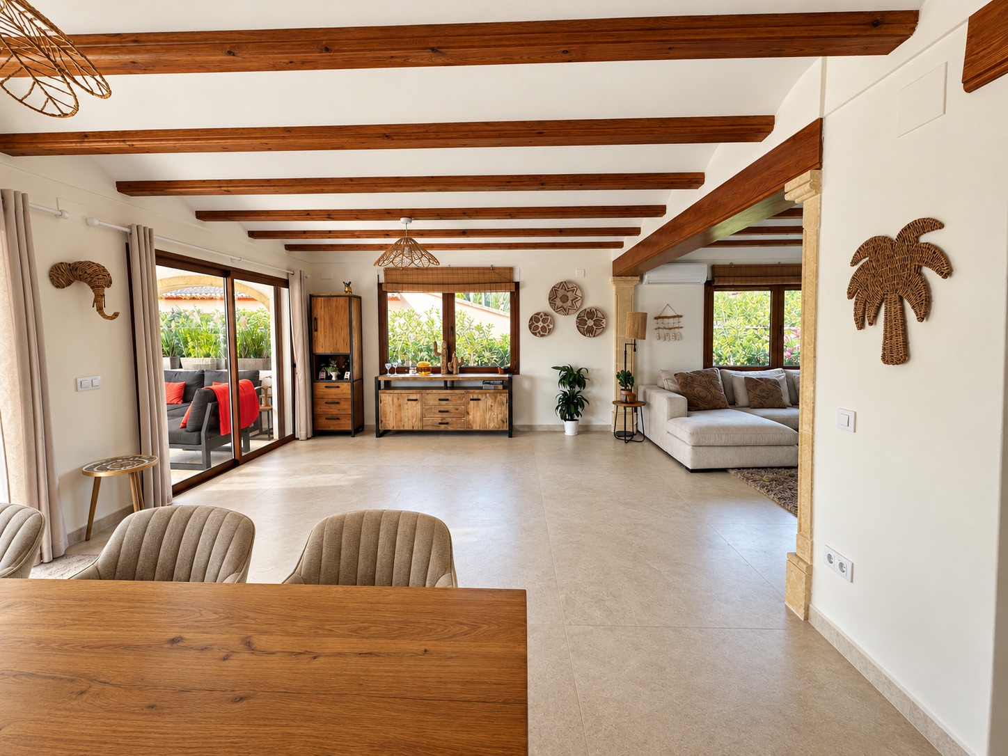 Charmante villa de 6 chambres à vendre à Javea, près de la vieille ville et de l'école internationale.