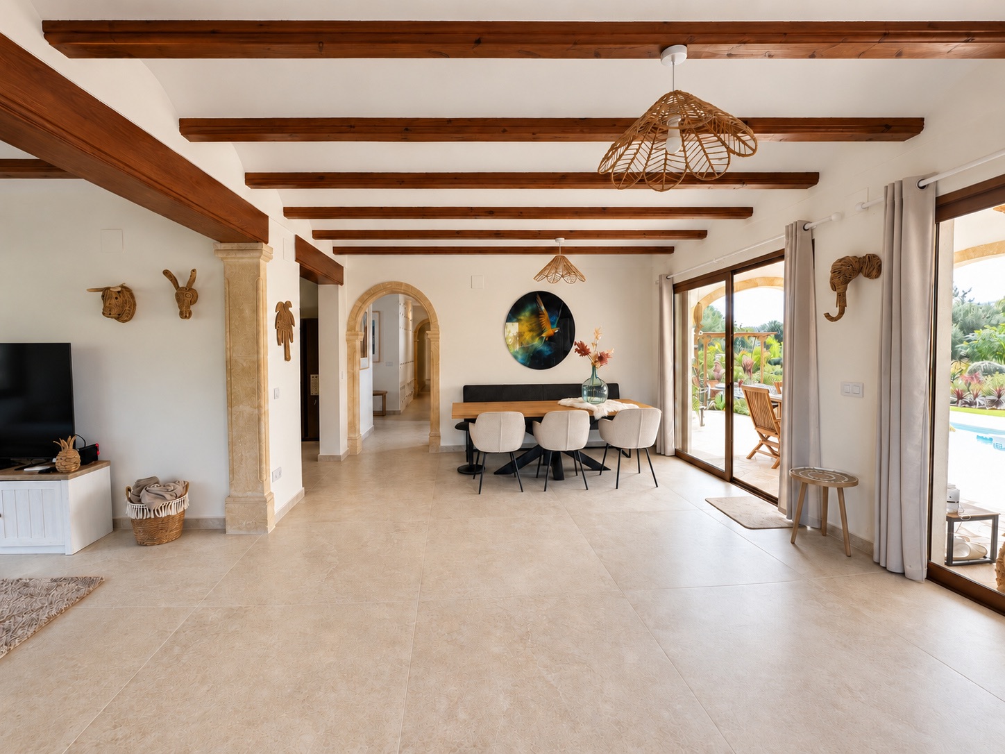 Charmante villa de 6 chambres à vendre à Javea, près de la vieille ville et de l'école internationale.