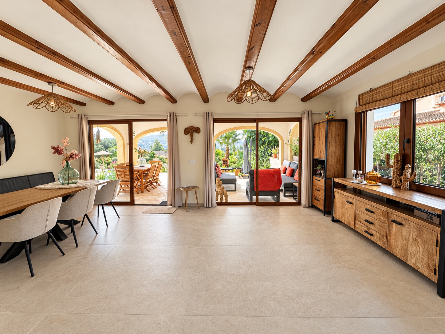 Charmante villa de 6 chambres à vendre à Javea, près de la vieille ville et de l'école internationale.