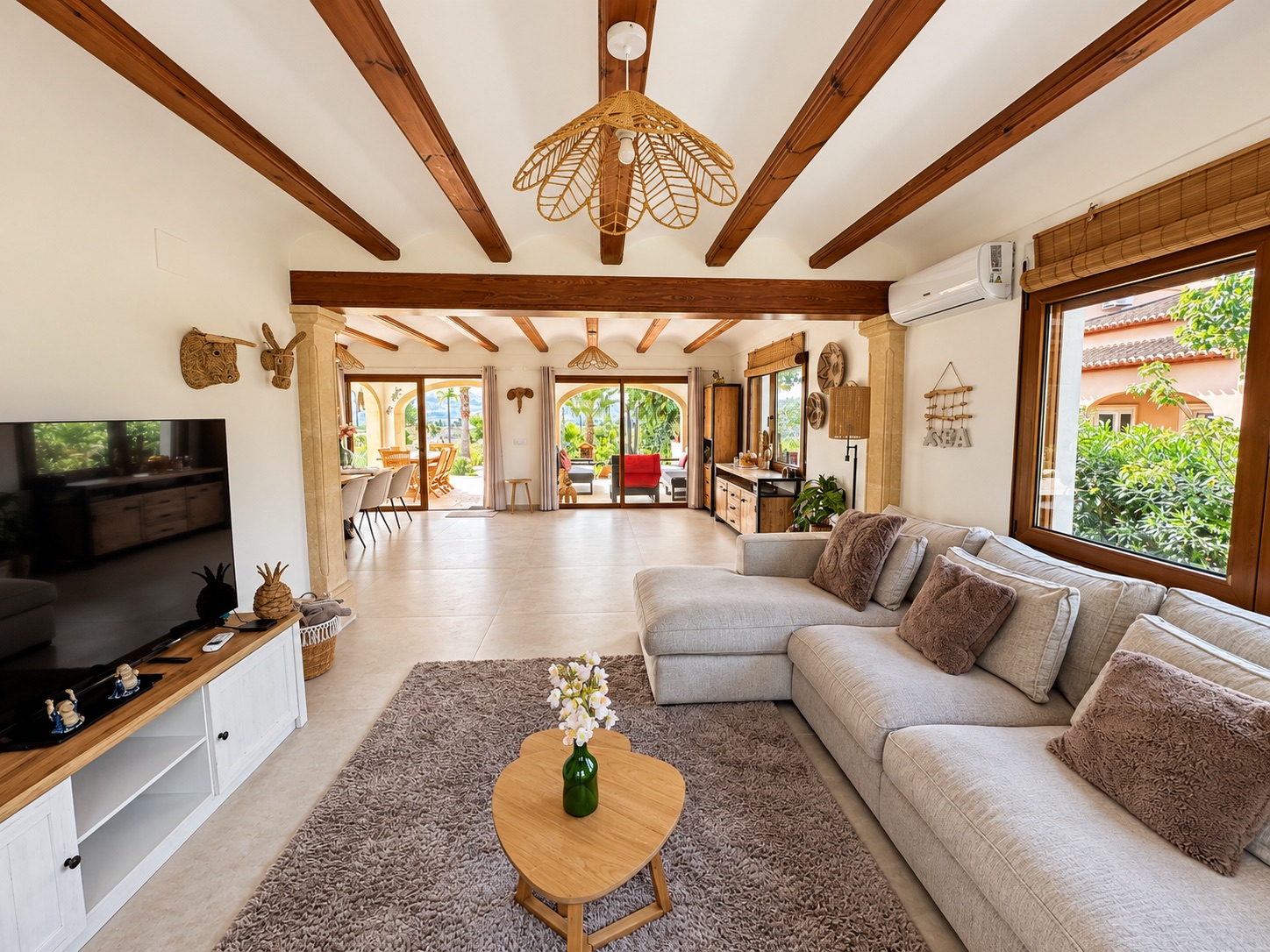 Charmante villa de 6 chambres à vendre à Javea, près de la vieille ville et de l'école internationale.