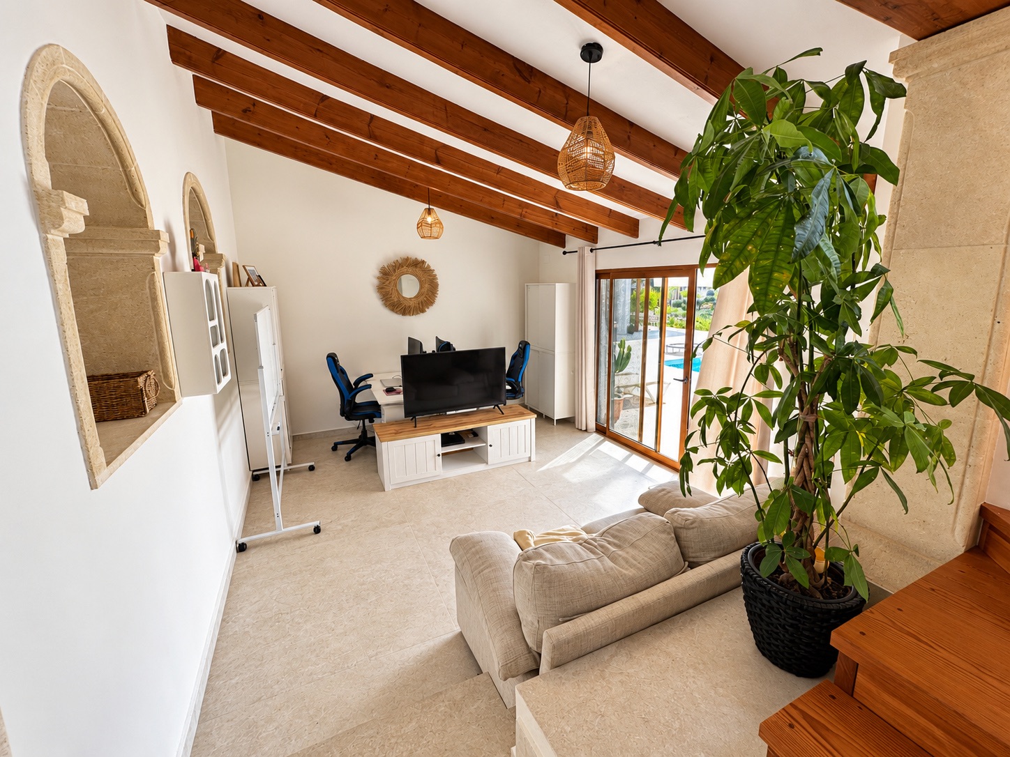 Charmante villa de 6 chambres à vendre à Javea, près de la vieille ville et de l'école internationale.
