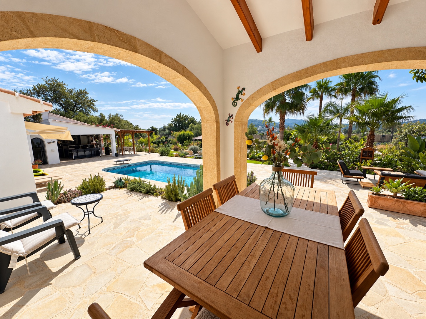 Charmante villa de 6 chambres à vendre à Javea, près de la vieille ville et de l'école internationale.