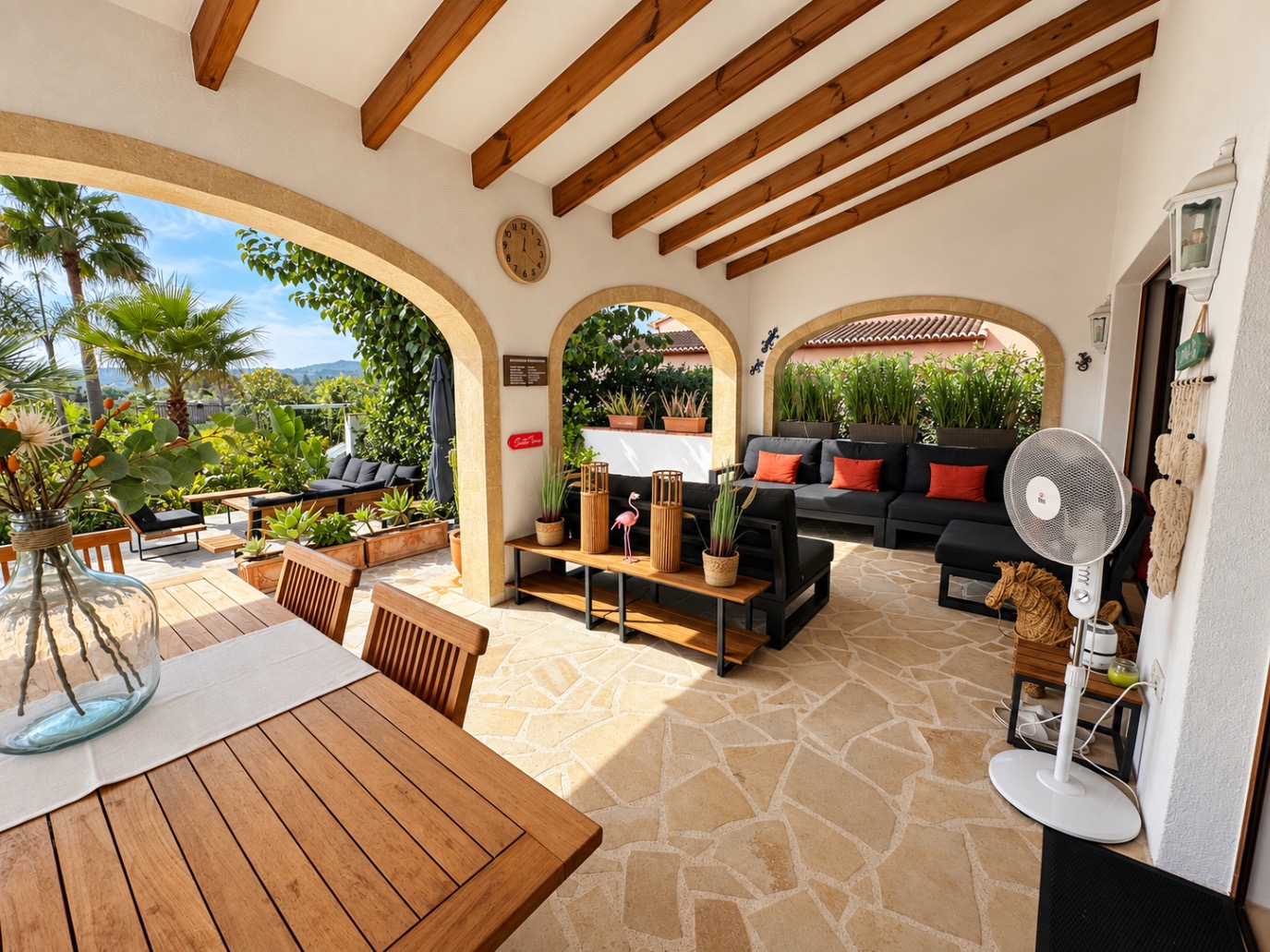 Charmante villa de 6 chambres à vendre à Javea, près de la vieille ville et de l'école internationale.