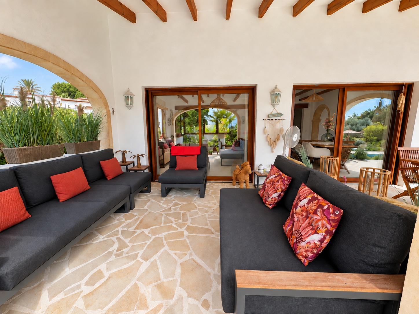 Charmante villa de 6 chambres à vendre à Javea, près de la vieille ville et de l'école internationale.