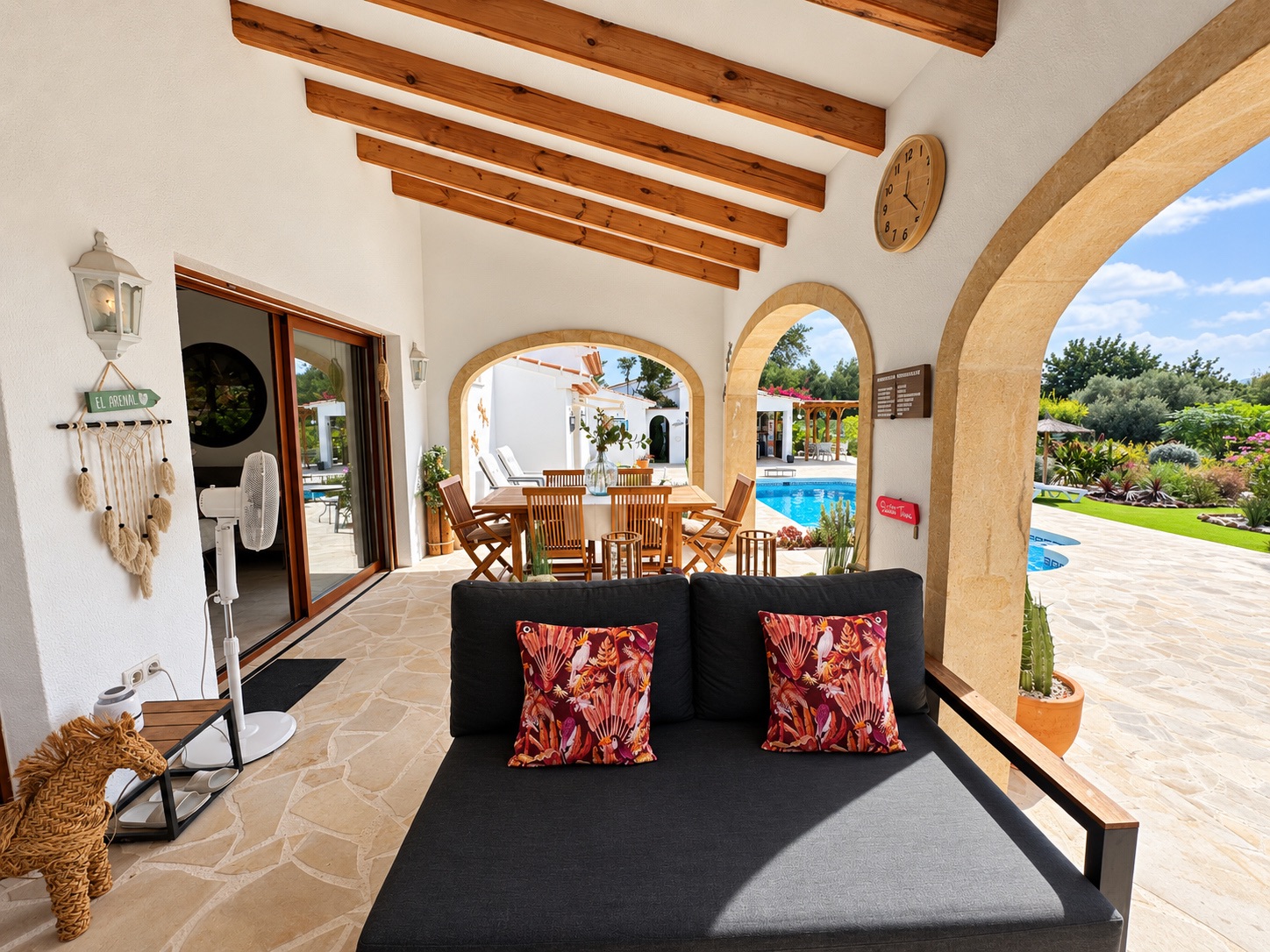 Charmante villa de 6 chambres à vendre à Javea, près de la vieille ville et de l'école internationale.