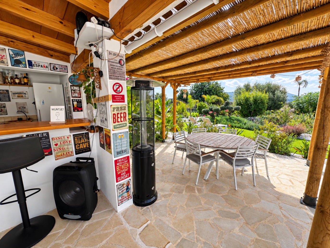 Charmante villa de 6 chambres à vendre à Javea, près de la vieille ville et de l'école internationale.