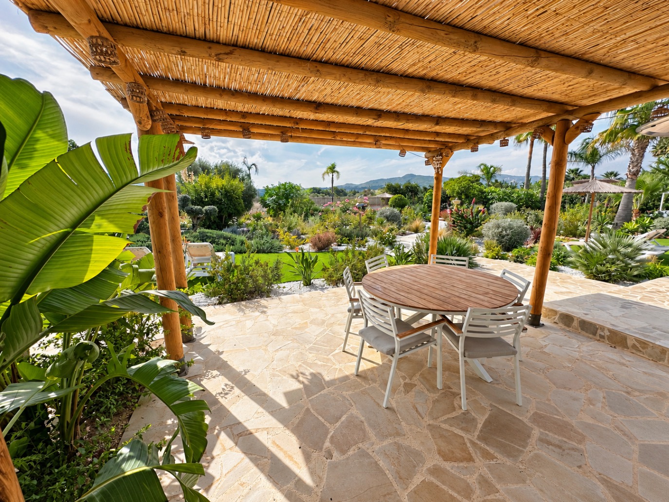 Charmante villa de 6 chambres à vendre à Javea, près de la vieille ville et de l'école internationale.