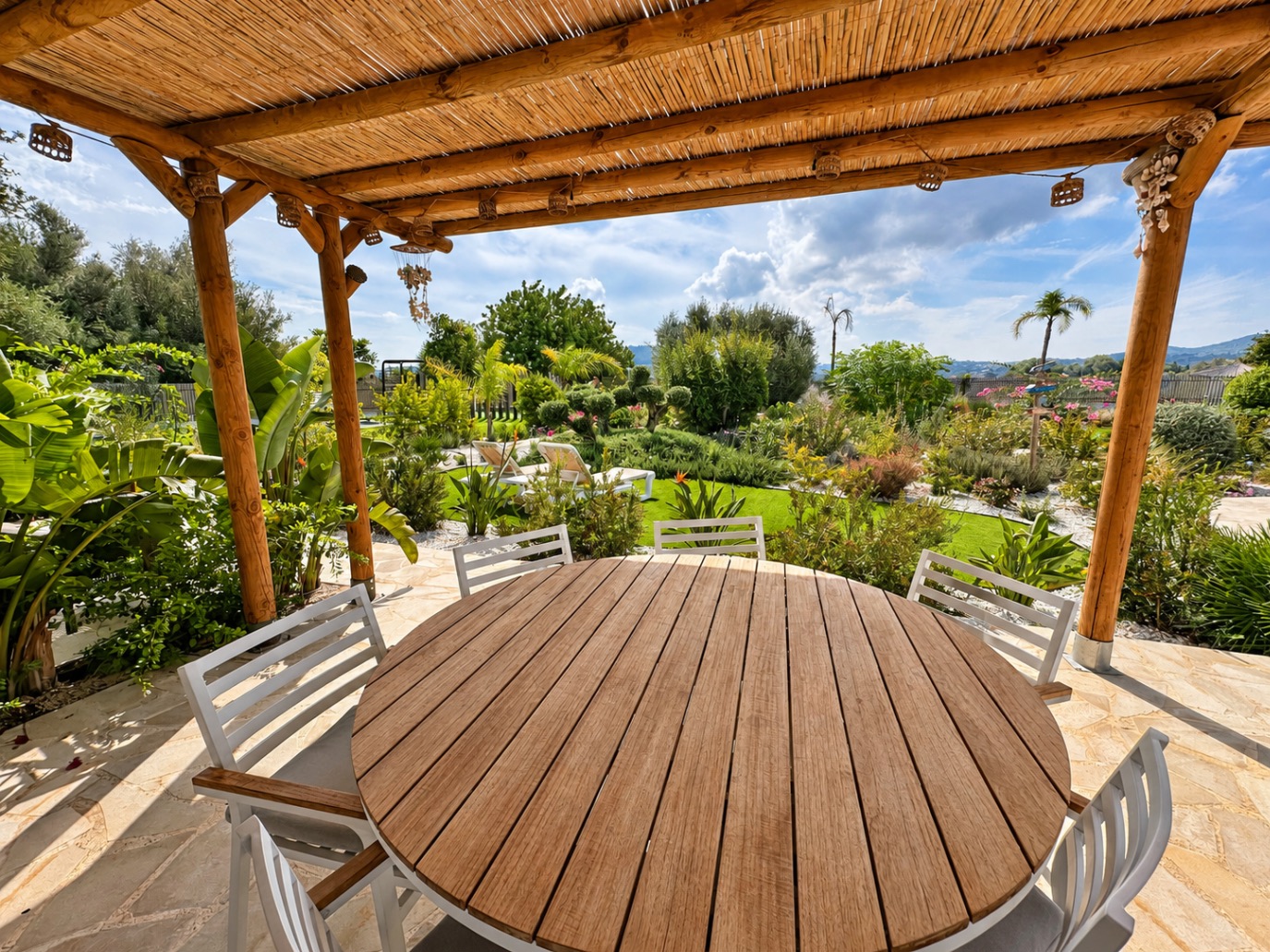 Charmante villa de 6 chambres à vendre à Javea, près de la vieille ville et de l'école internationale.