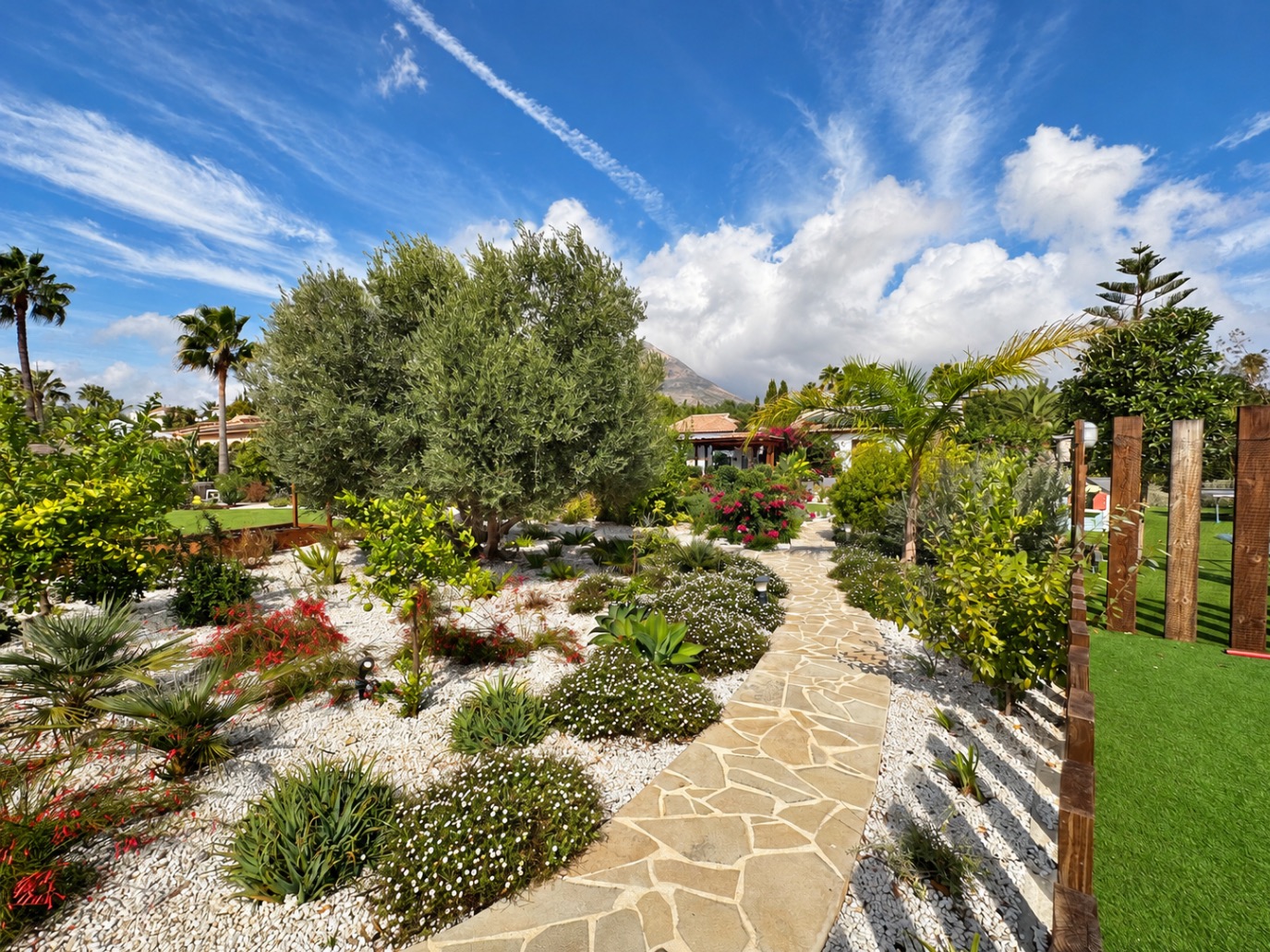 Charmante villa de 6 chambres à vendre à Javea, près de la vieille ville et de l'école internationale.