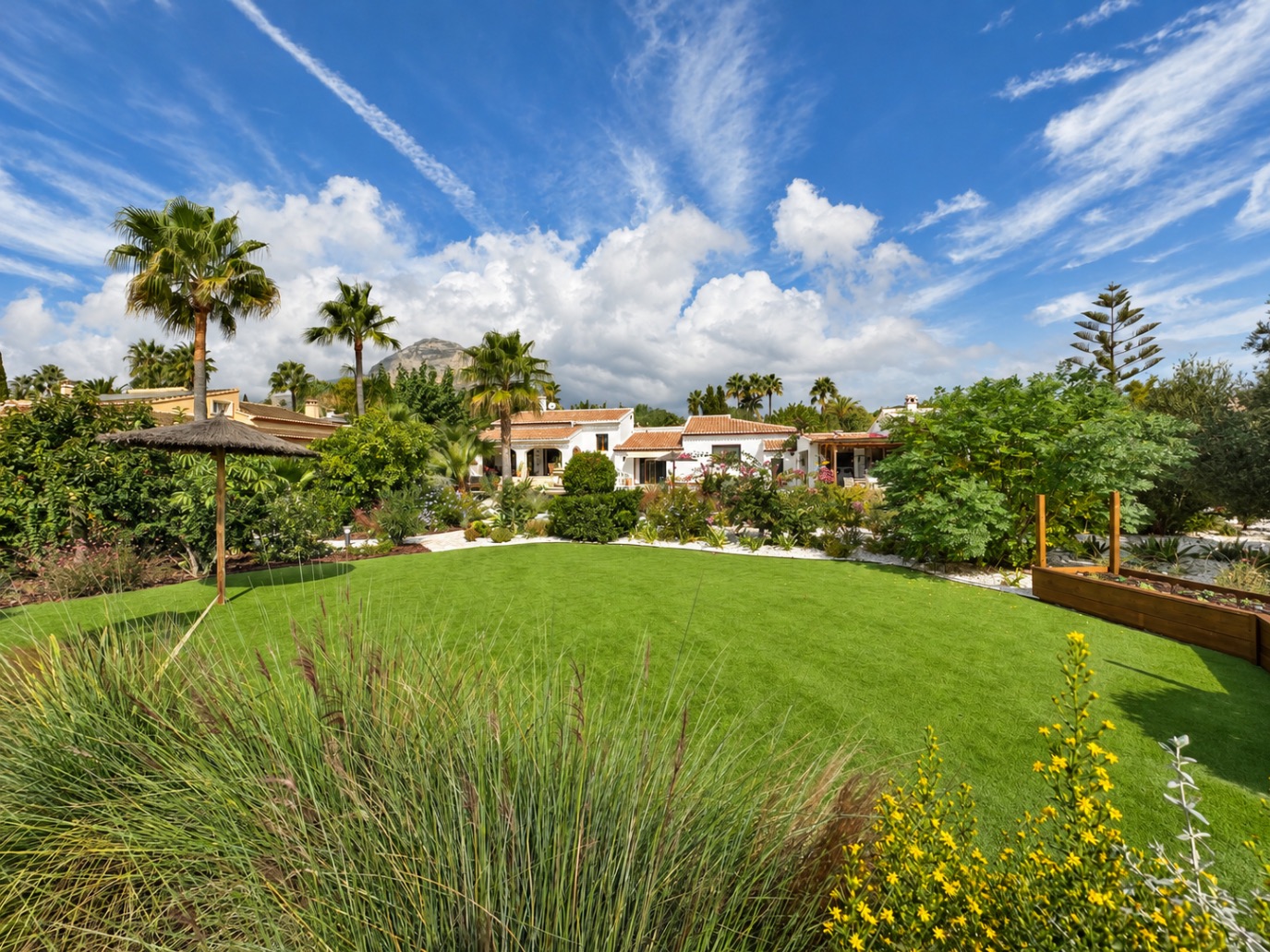 Charmante villa de 6 chambres à vendre à Javea, près de la vieille ville et de l'école internationale.
