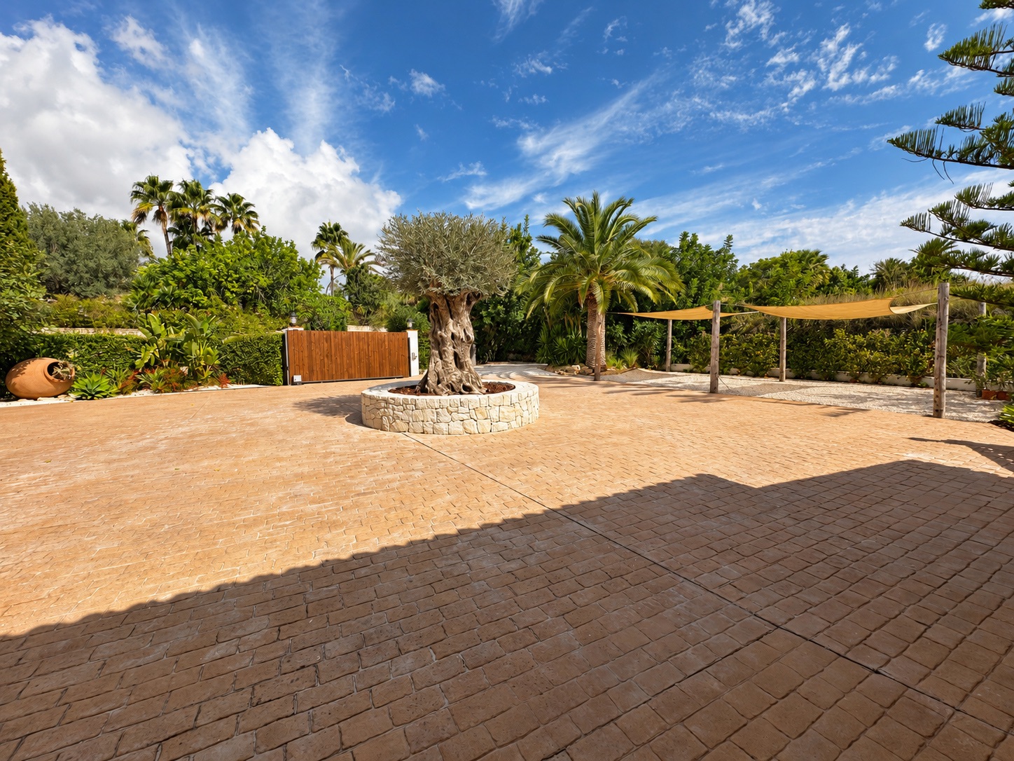 Charmante villa de 6 chambres à vendre à Javea, près de la vieille ville et de l'école internationale.