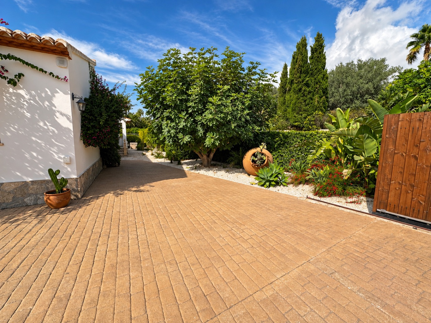 Charmante villa de 6 chambres à vendre à Javea, près de la vieille ville et de l'école internationale.