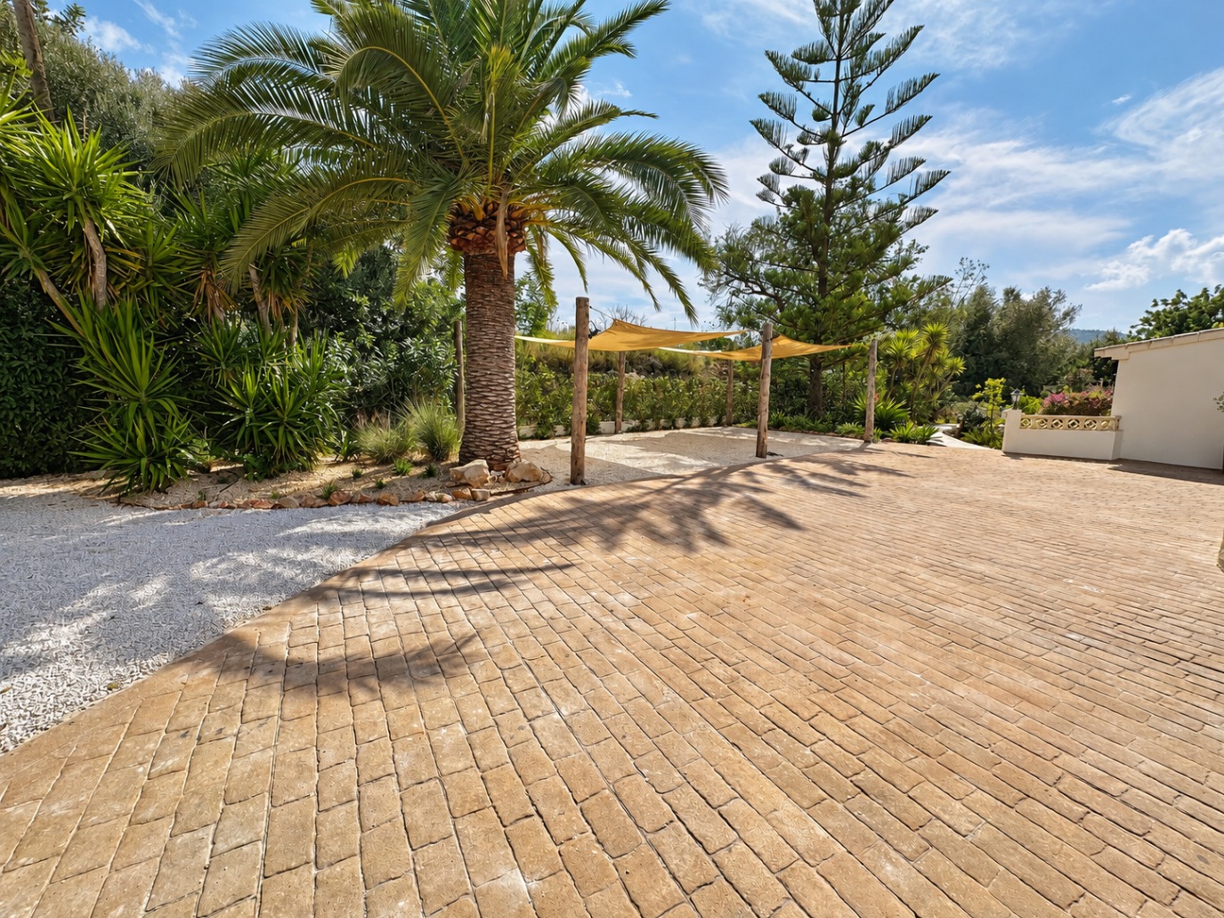 Charmante villa de 6 chambres à vendre à Javea, près de la vieille ville et de l'école internationale.