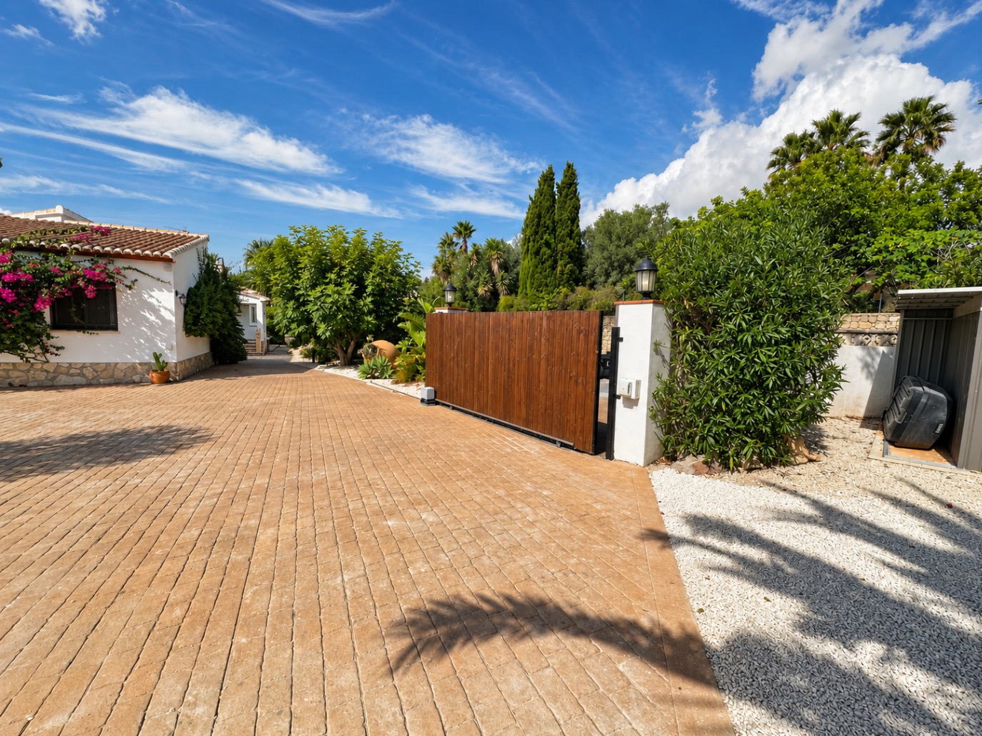 Charmante villa de 6 chambres à vendre à Javea, près de la vieille ville et de l'école internationale.