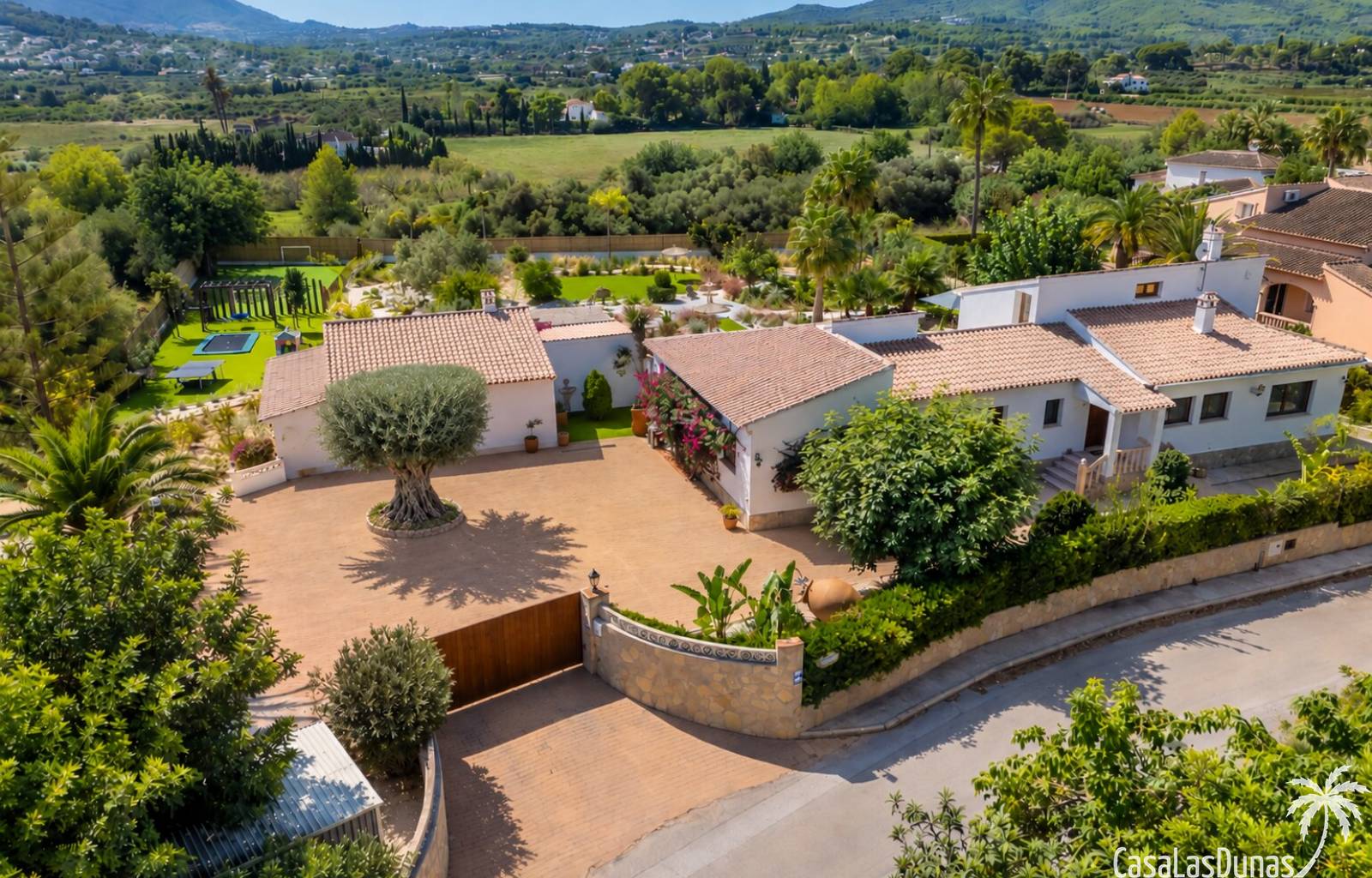 Charmante villa de 6 chambres à vendre à Javea, près de la vieille ville et de l'école internationale.
