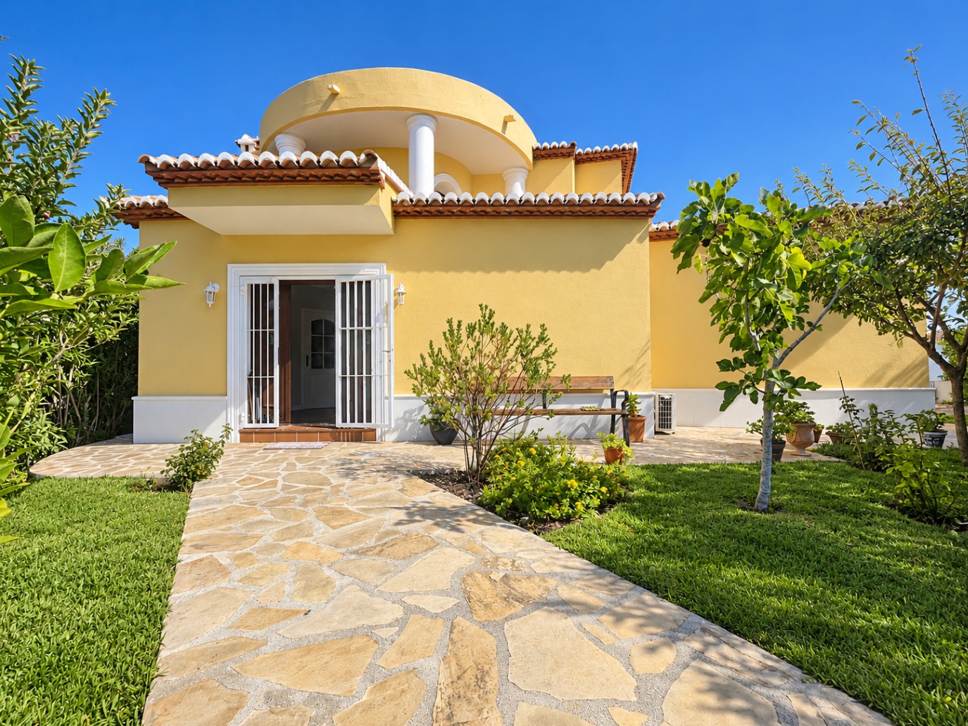 Villa Méditerranéenne avec Vue Panoramique sur la Mer et le Montgo à Jávea
